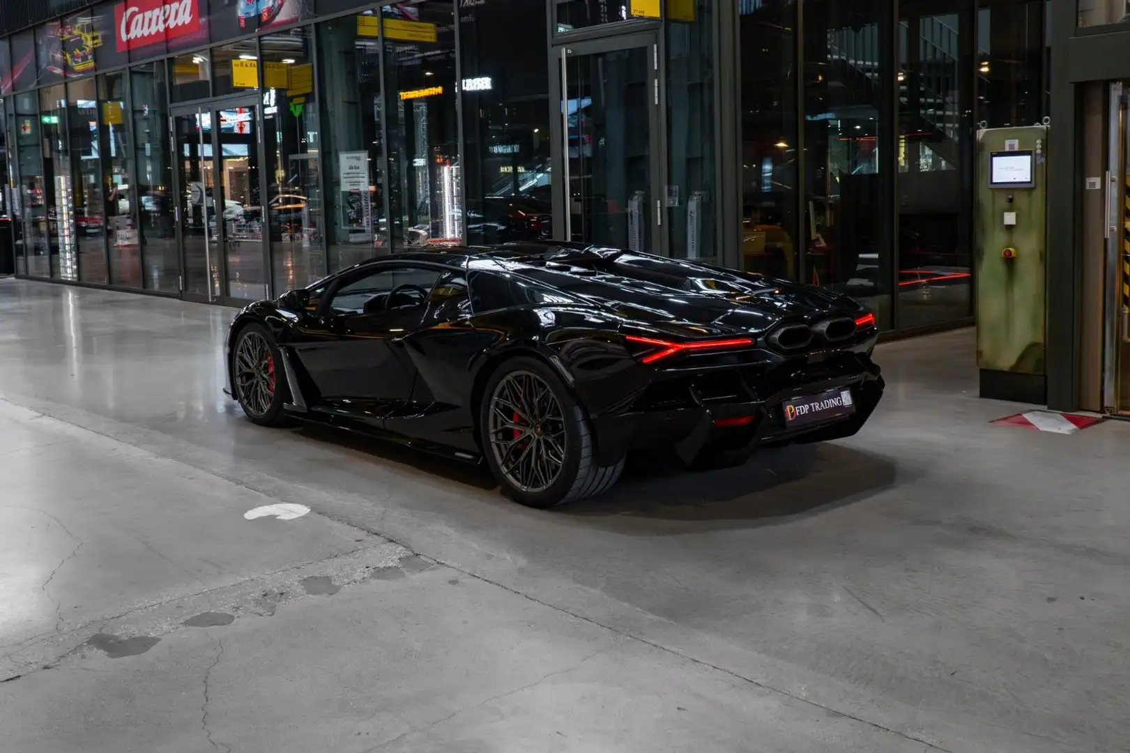 Lamborghini Revuelto 6.5 V12 HPEV - P. Display - Lift - Cam Чорний - 2