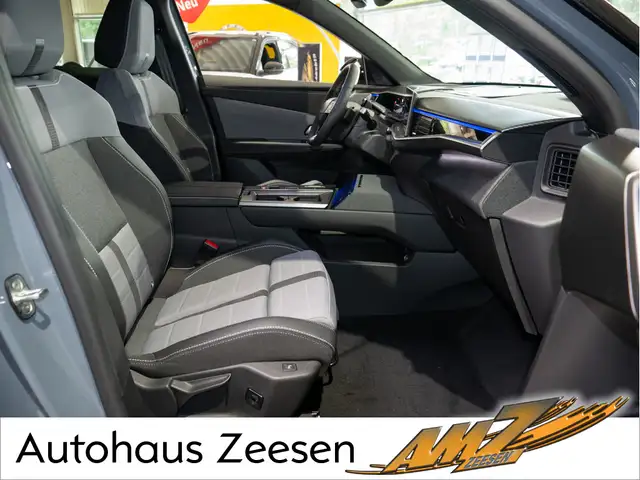 Opel Grandland view 2