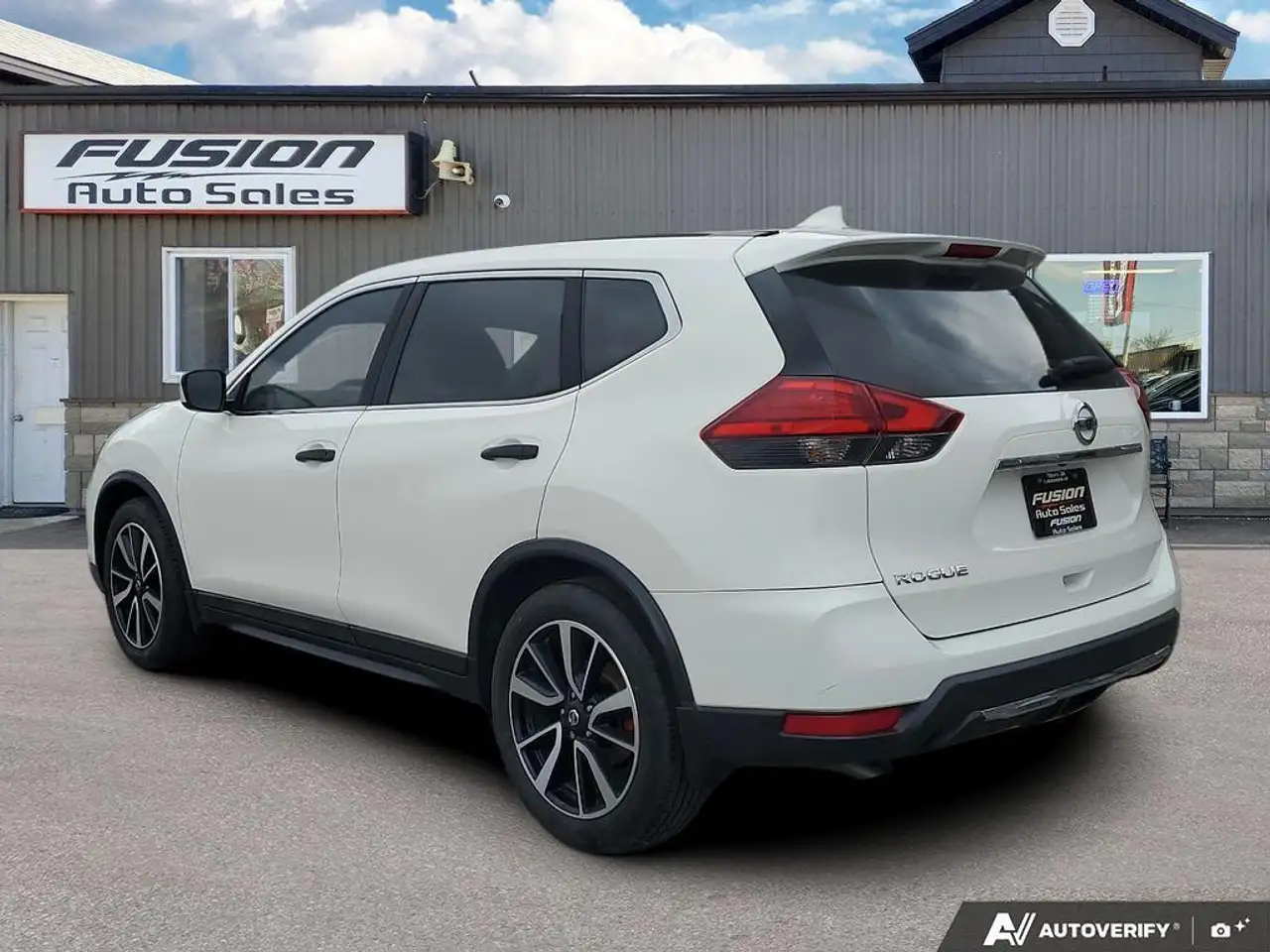 Nissan Rogue снимка Nissan Rogue