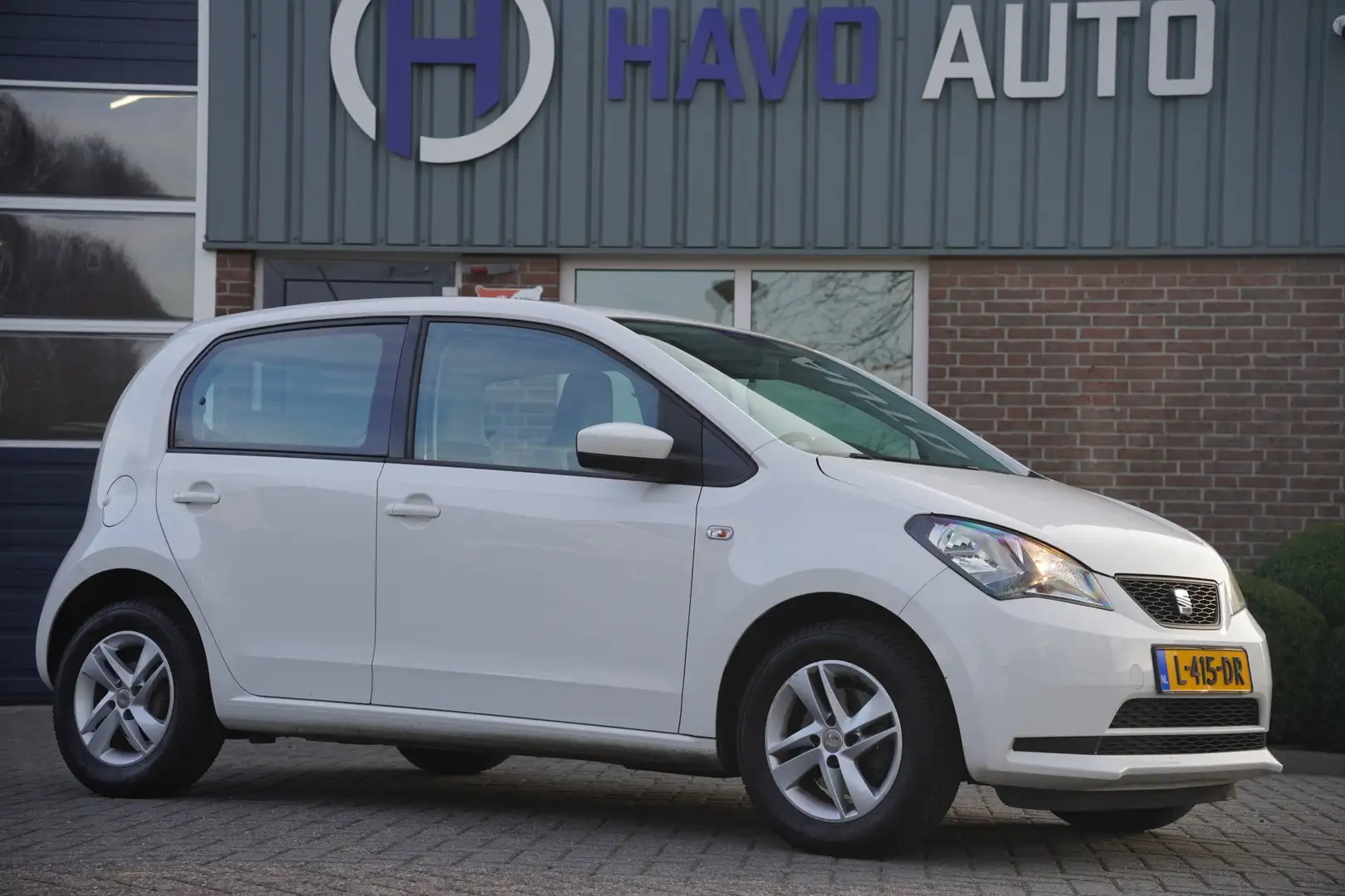 SEAT Mii 1.0 Style Chic, AIRCO, STOELVERWARMING, CRUISE CON Wit - 1