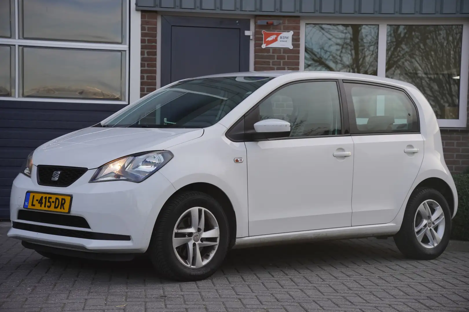 SEAT Mii 1.0 Style Chic, AIRCO, STOELVERWARMING, CRUISE CON Wit - 2