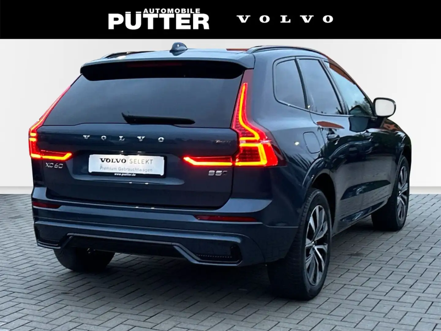 Volvo XC60 B5 Benzin AWD Plus Dark 19'' Allwetter AHK ACC Pan Blau - 2