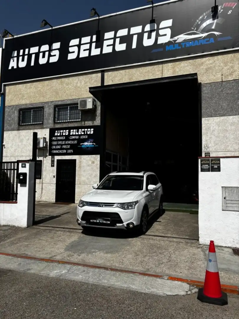 Mitsubishi Outlander 220DI-D Kaiteki AT 4WD Weiß - 1