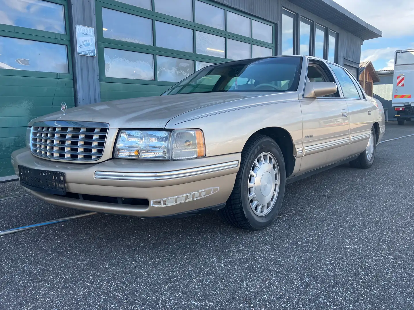 Cadillac Deville 4.6 V8 32V Northstar zum Herrichten Beige - 1