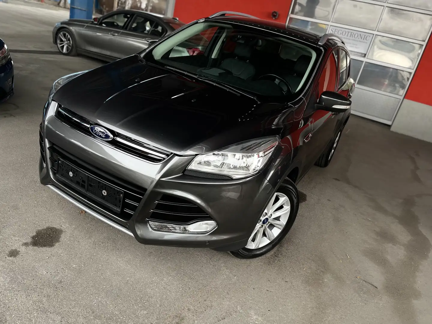 Ford Kuga 2,0 TDCi Titanium 4x4 Aut. *TOP AUSGESTATTET* Gris - 2