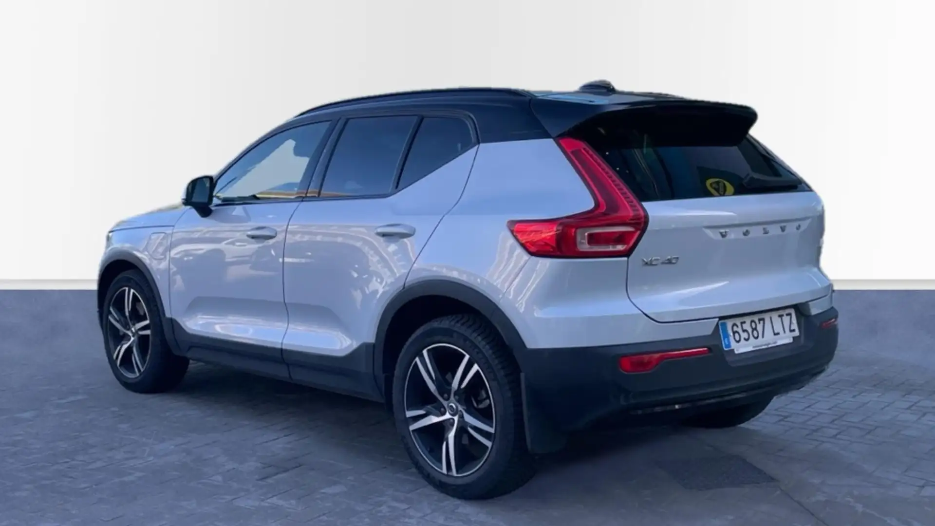 Volvo XC40 1.5 T5 RECHARGE R-DESIGN DCT 5P - 2