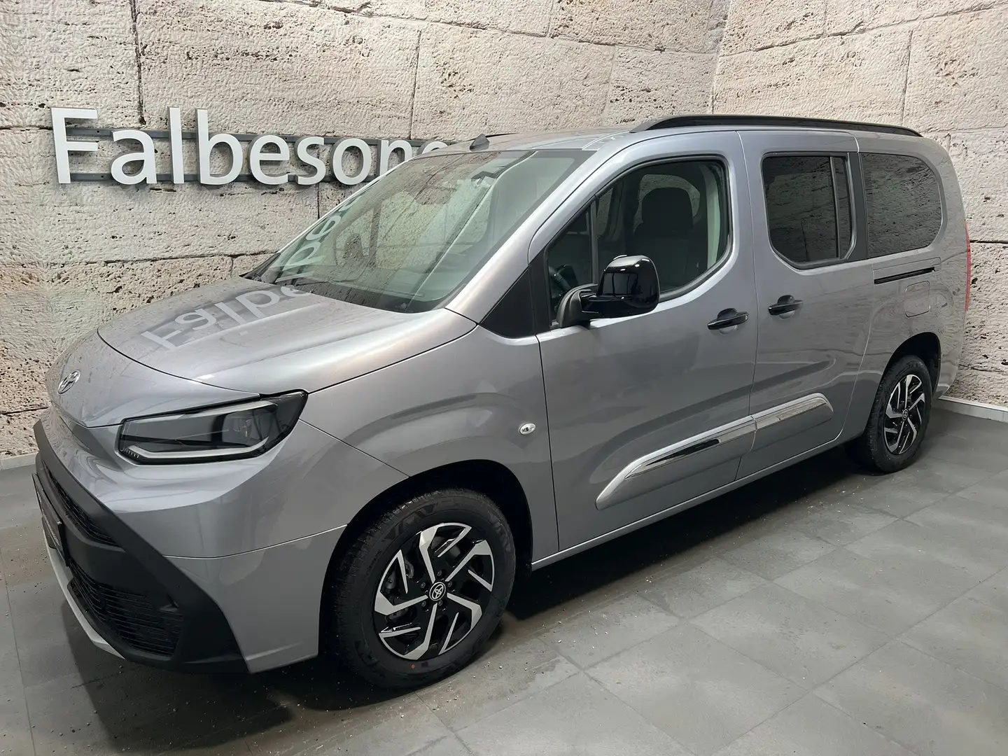 Toyota Proace City Verso L2 1,5 D-4D Family Silber - 2