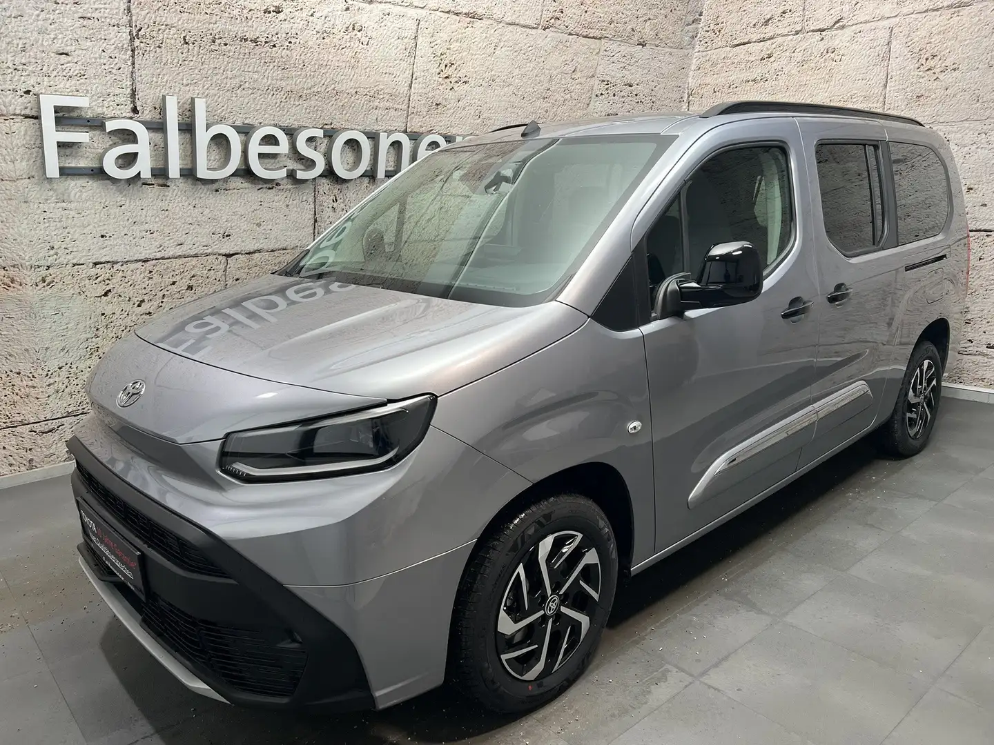 Toyota Proace City Verso L2 1,5 D-4D Family Silber - 1