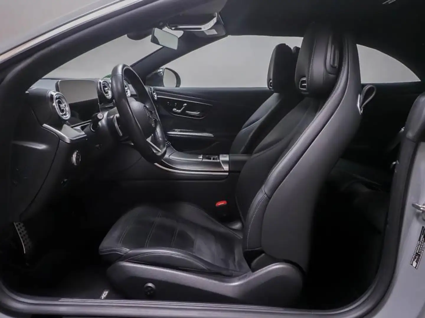 Mercedes-Benz CLE 200 Cabriolet AMG Line / 20 inch/ Night/ Airscarf Grijs - 2