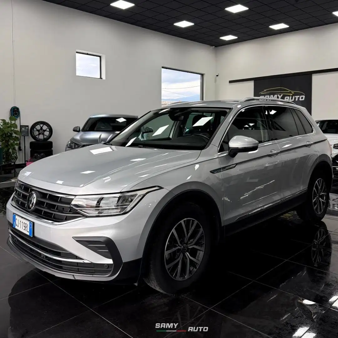 Volkswagen Tiguan 2.0 tdi Life 122cv Grau - 2