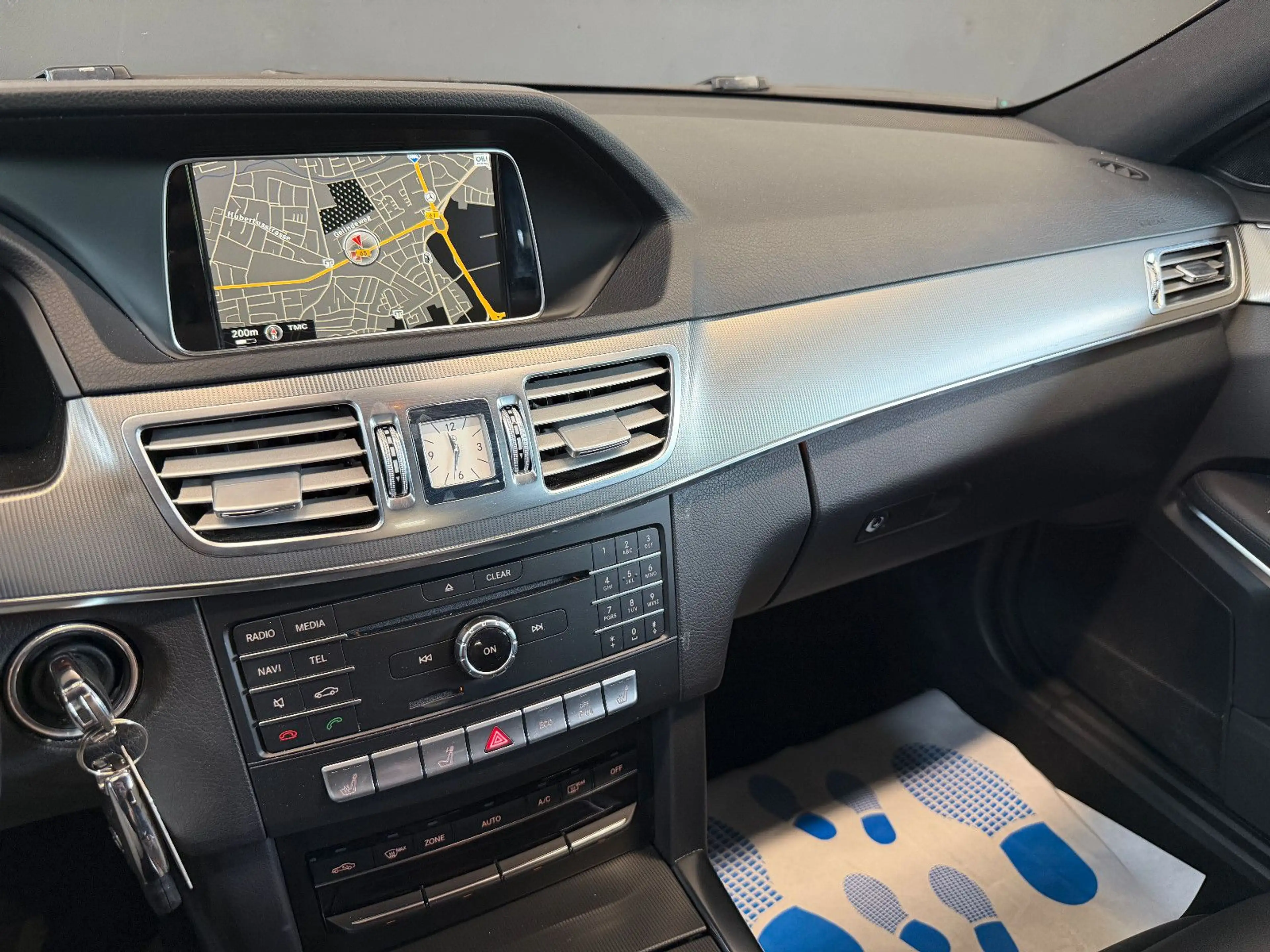 Mercedes-Benz E 220 4Matic/SHZ/PDC/AHK/AMBIENTE/2.HAND — photo 15