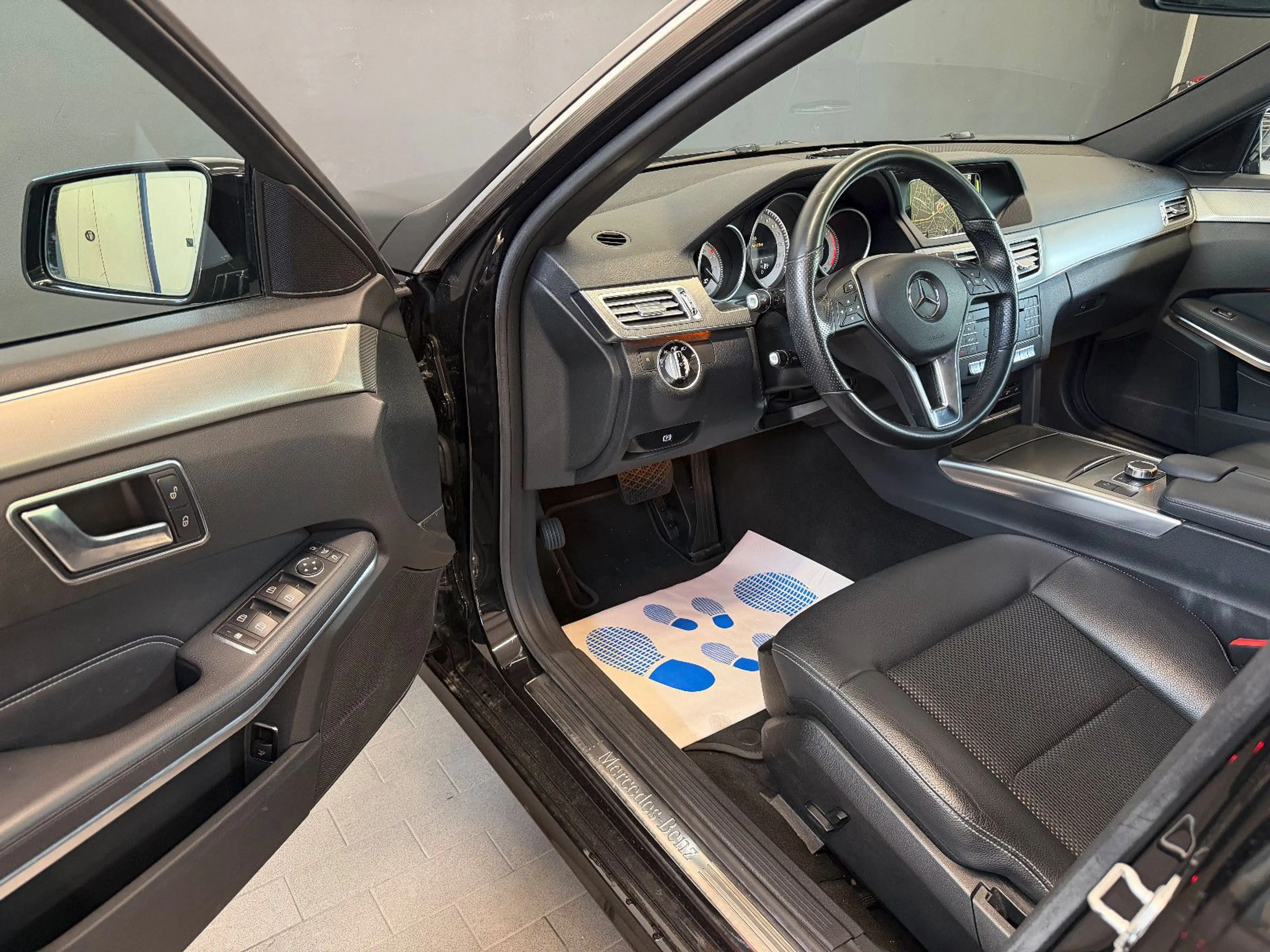 Mercedes-Benz E 220 4Matic/SHZ/PDC/AHK/AMBIENTE/2.HAND — photo 9