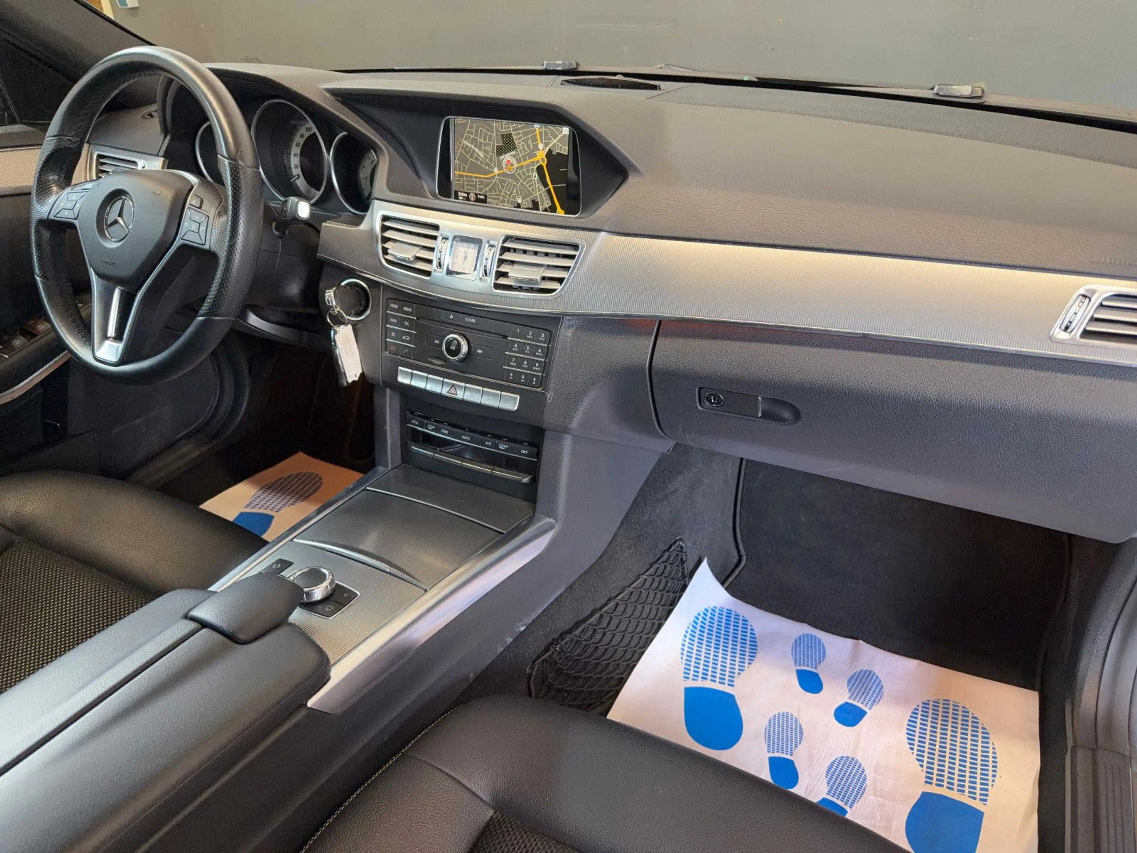 Mercedes-Benz E 220 4Matic/SHZ/PDC/AHK/AMBIENTE/2.HAND — photo 11