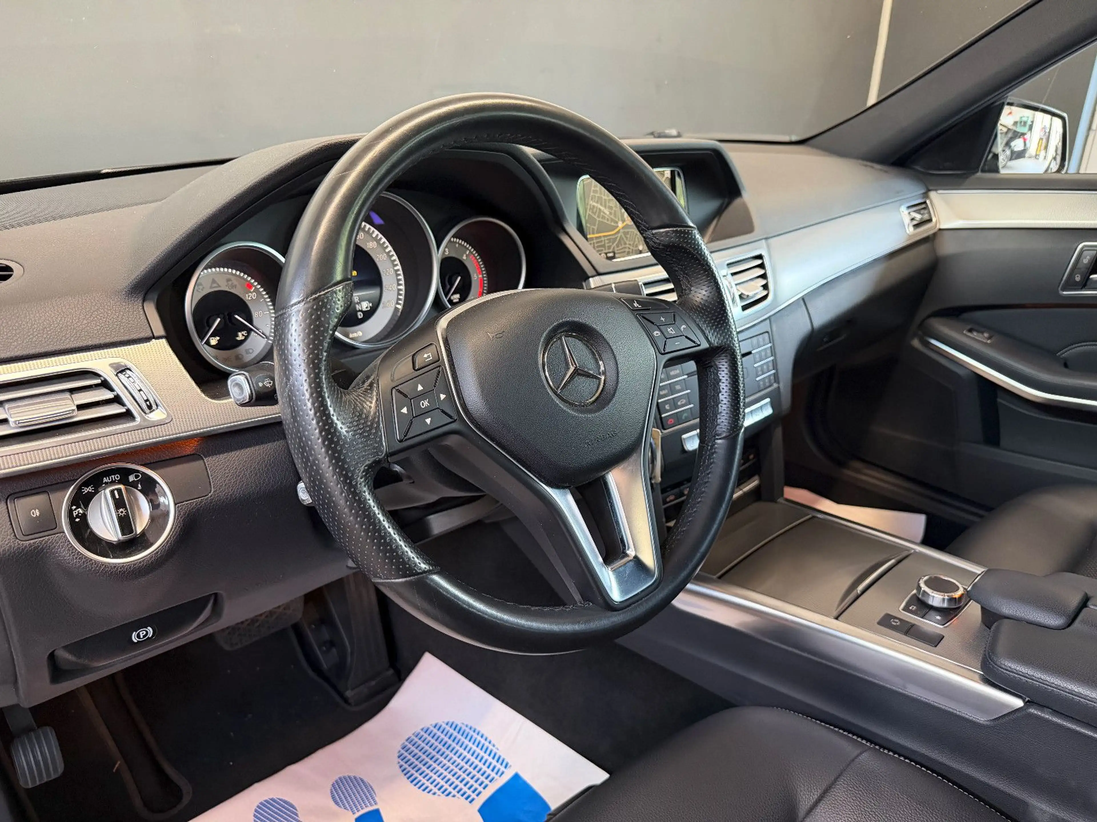 Mercedes-Benz E 220 4Matic/SHZ/PDC/AHK/AMBIENTE/2.HAND — photo 12