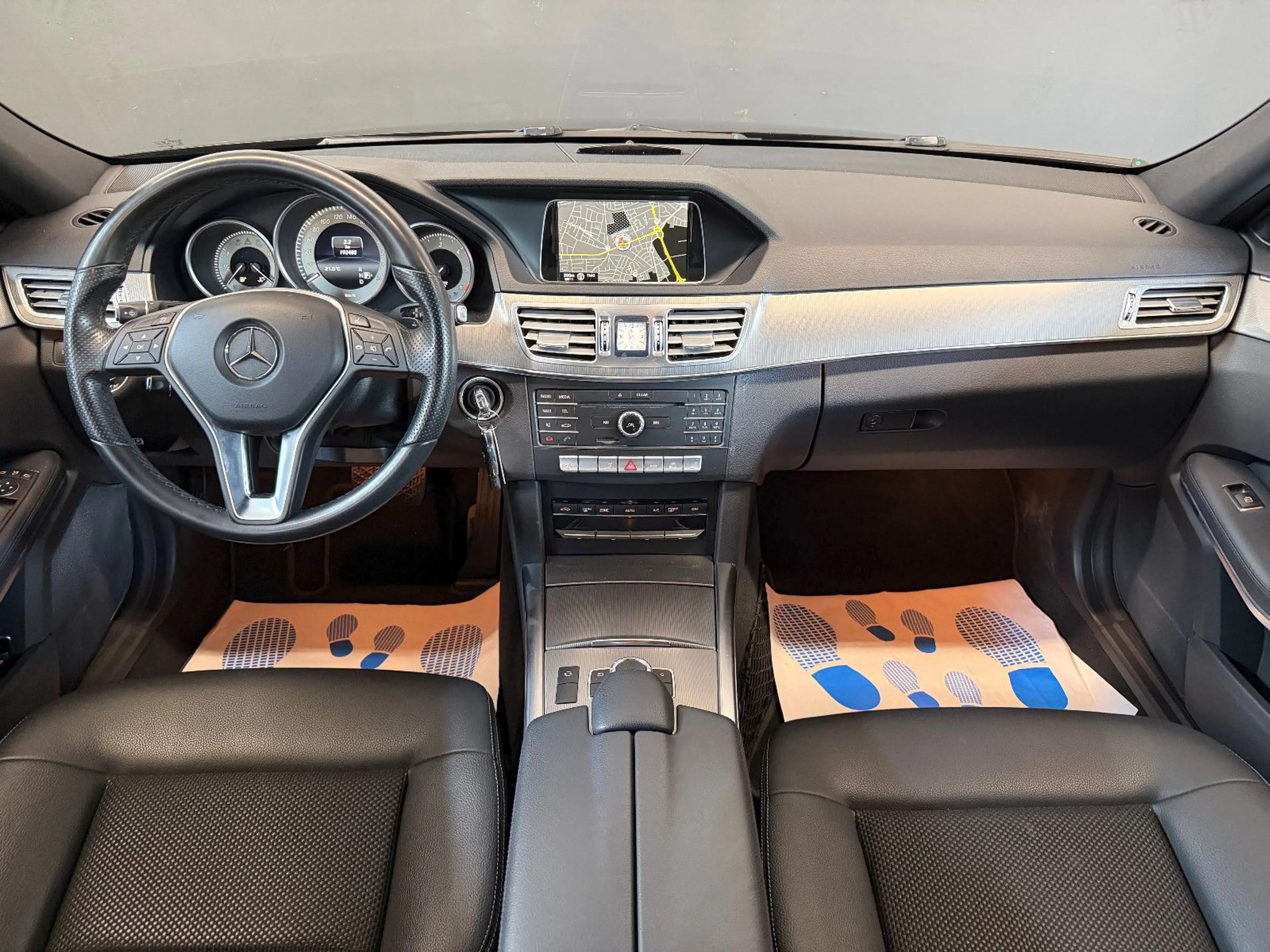 Mercedes-Benz E 220 4Matic/SHZ/PDC/AHK/AMBIENTE/2.HAND — photo 10