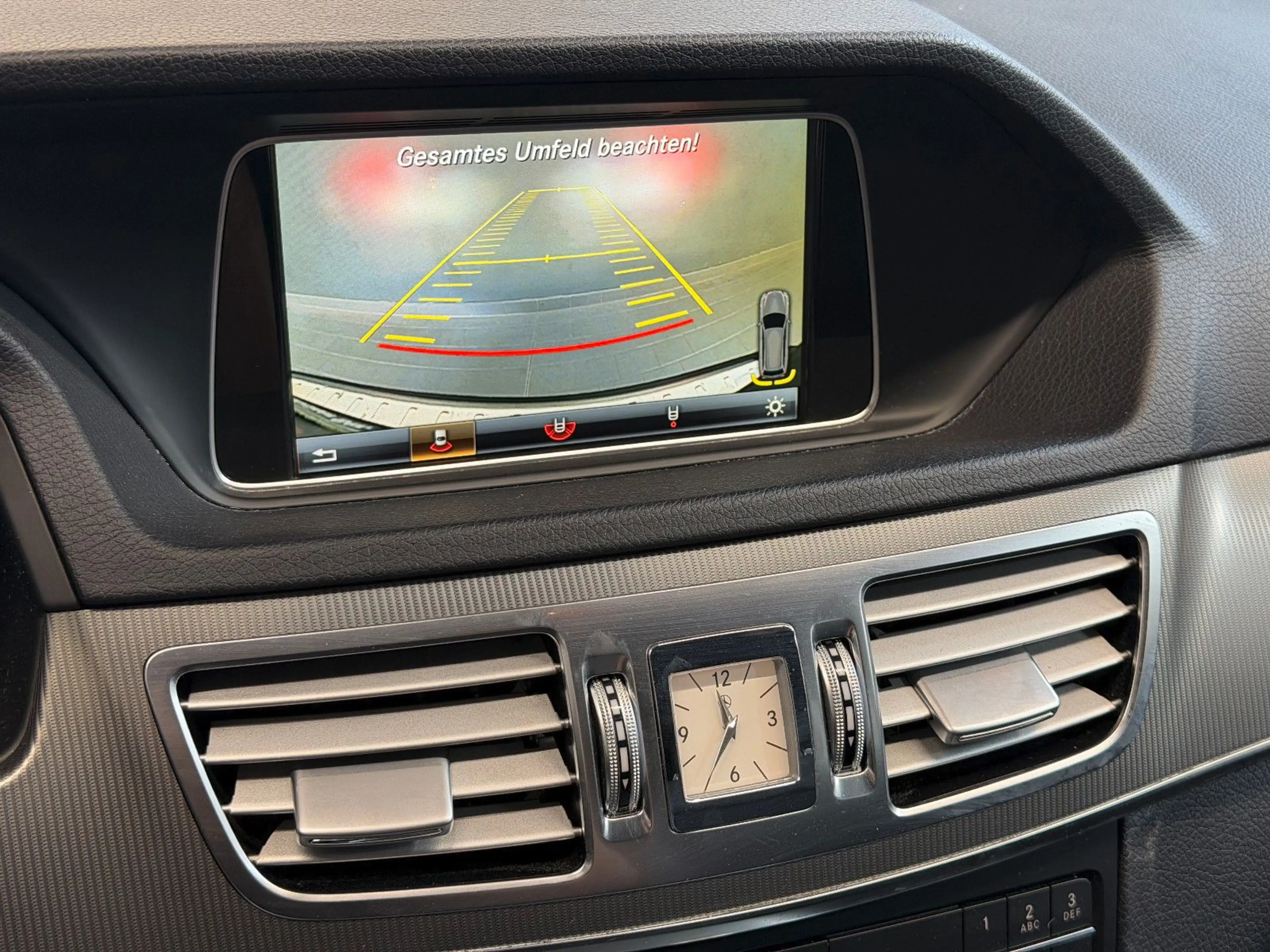 Mercedes-Benz E 220 4Matic/SHZ/PDC/AHK/AMBIENTE/2.HAND — photo 13