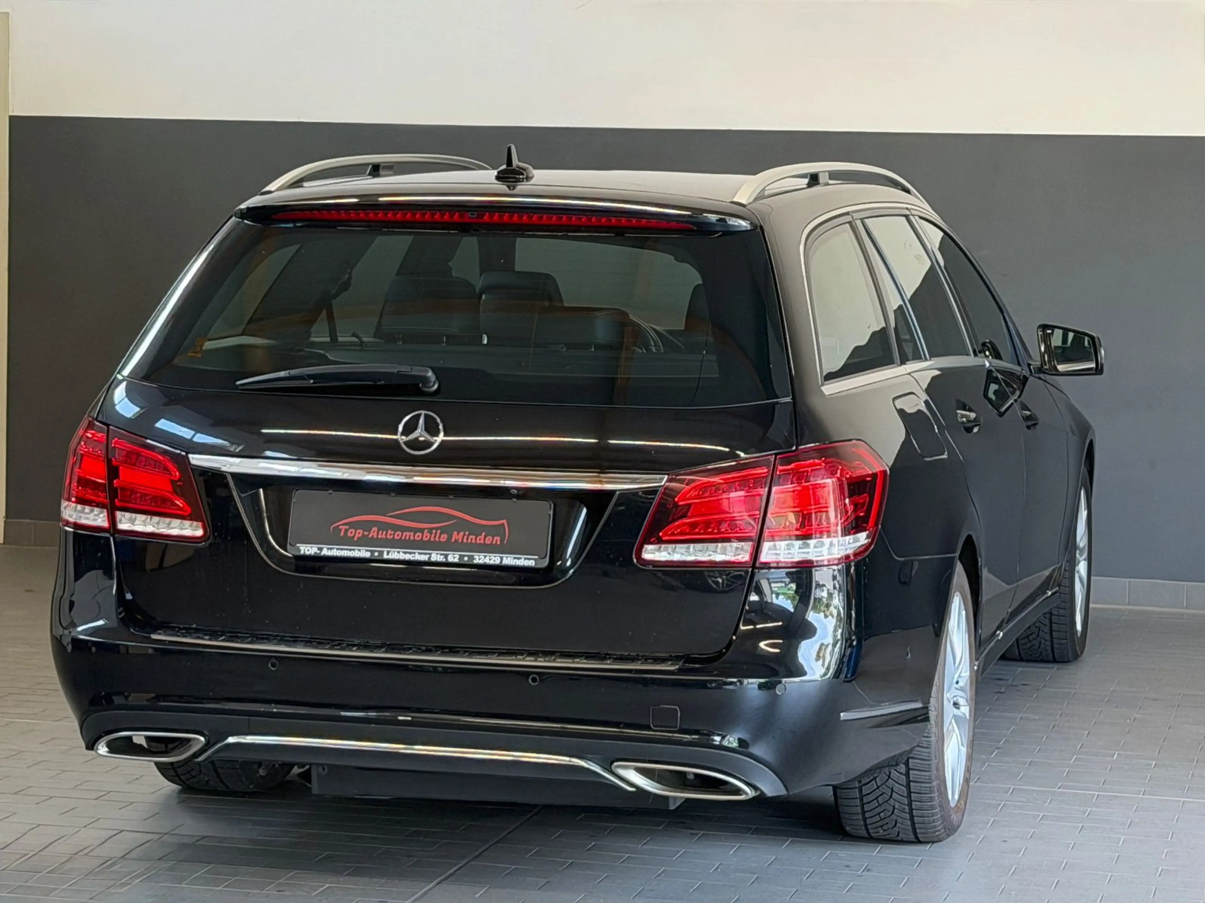 Mercedes-Benz E 220 4Matic/SHZ/PDC/AHK/AMBIENTE/2.HAND — photo 6