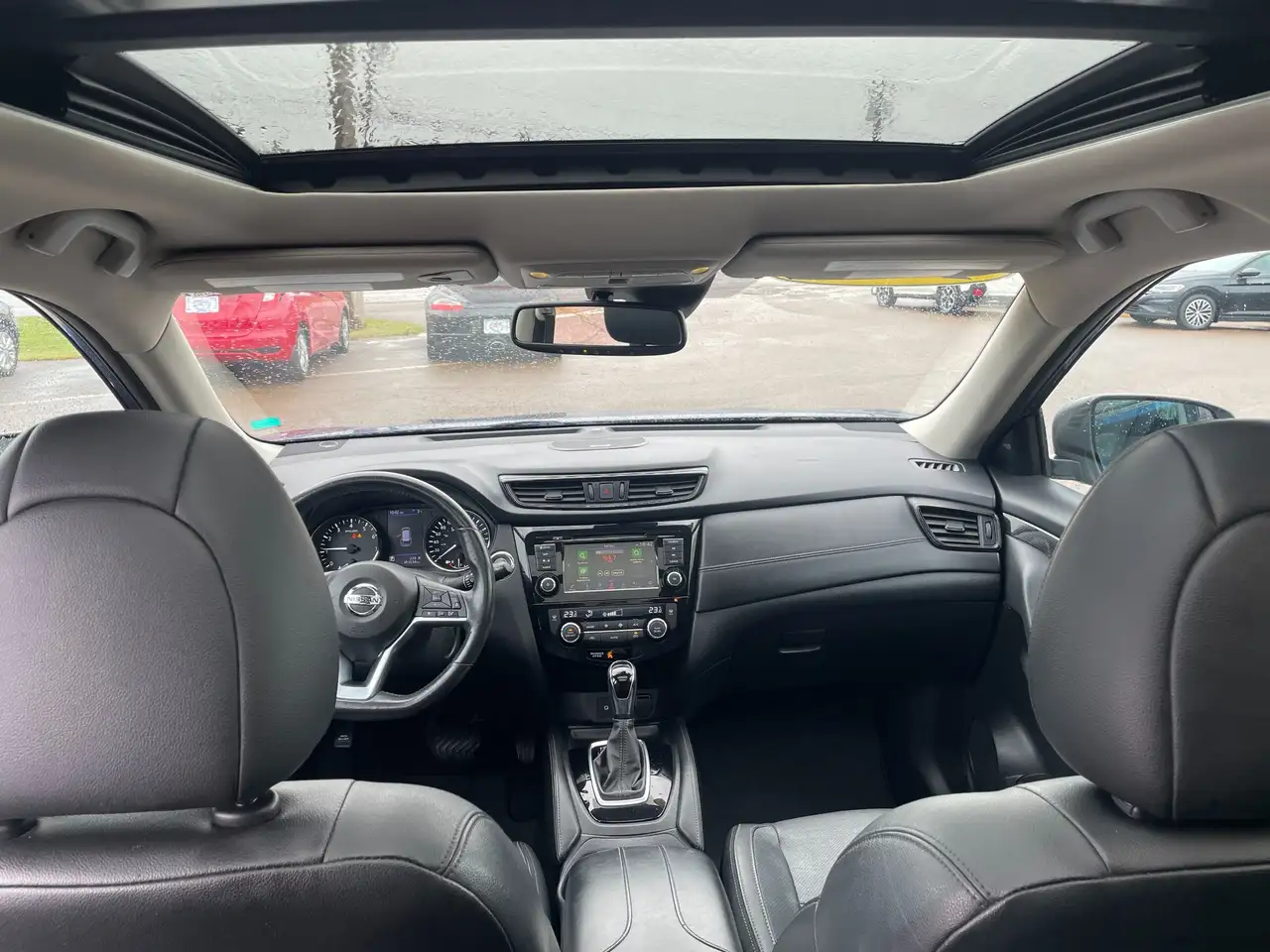 Nissan Rogue снимка Nissan Rogue