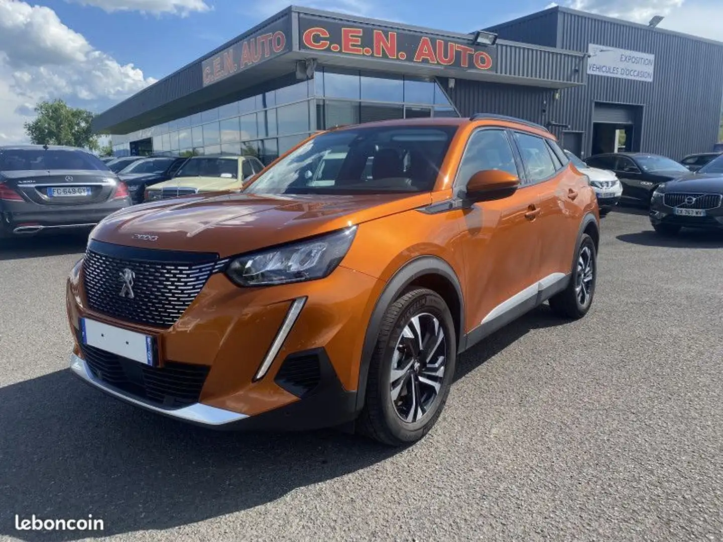 Peugeot 2008 1.2 PURETECH 100CH S&S ALLURE Gold - 1