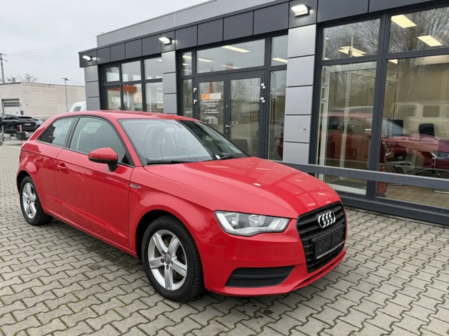 Audi A3 Attraction Rot - 1