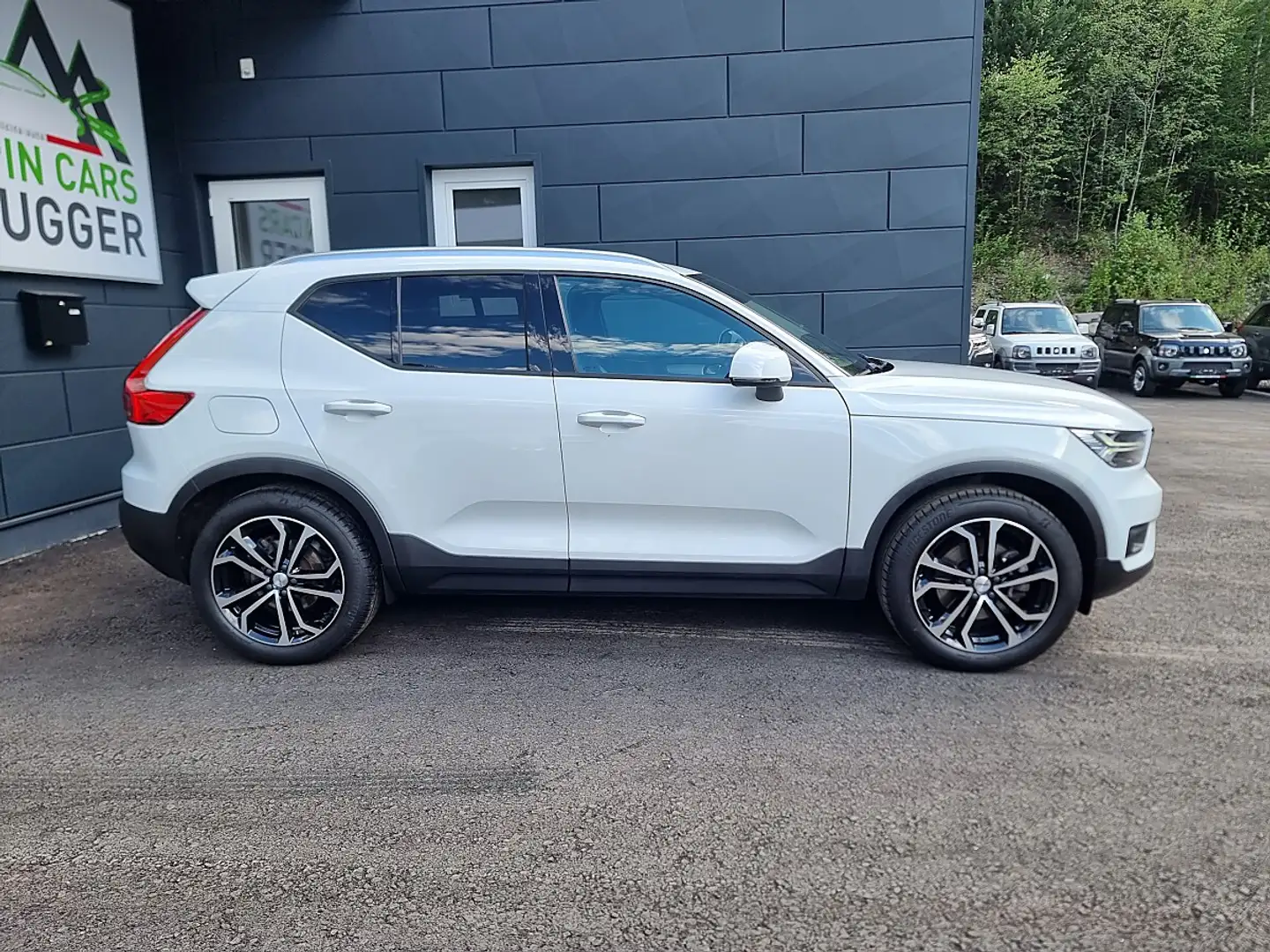 Volvo XC40 XC 40 D3 AWD Momentum +HARMAN KARDON+NAVI+AHK Weiß - 2