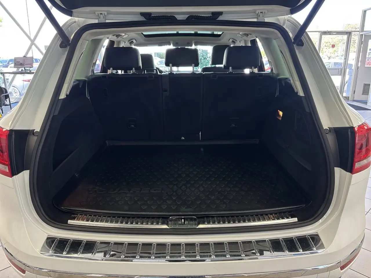 Volkswagen Touareg снимка Volkswagen Touareg