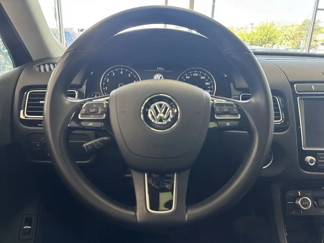 Volkswagen Touareg снимка Volkswagen Touareg