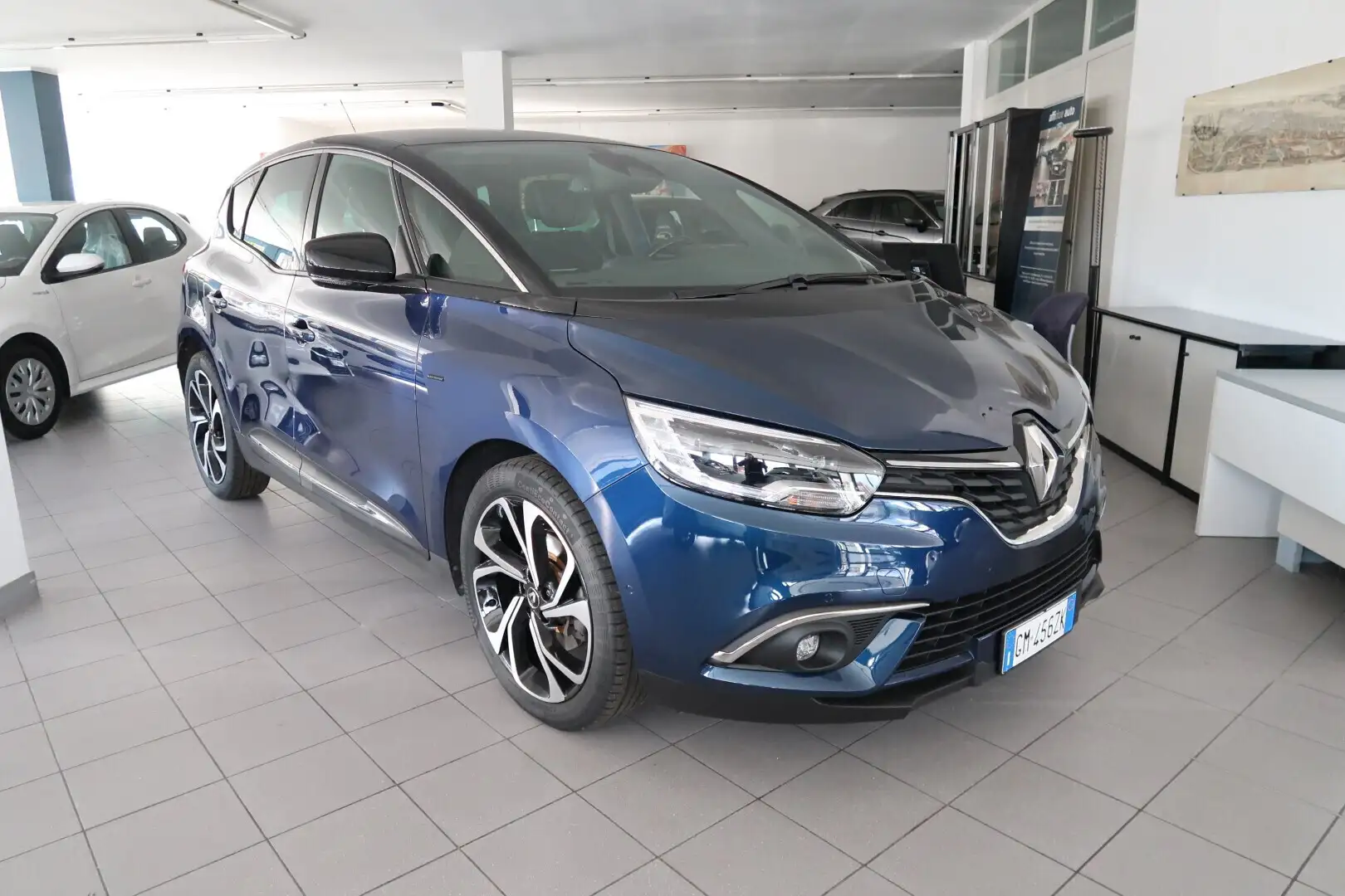 Renault Scenic TCe 140 CV Autom. Black Edition Blauw - 1