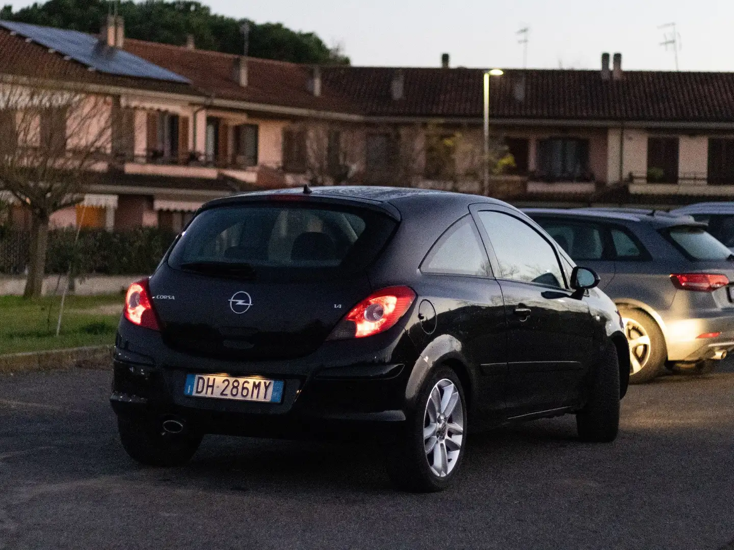 Opel Corsa 1.4 16V Sport Nero - 2