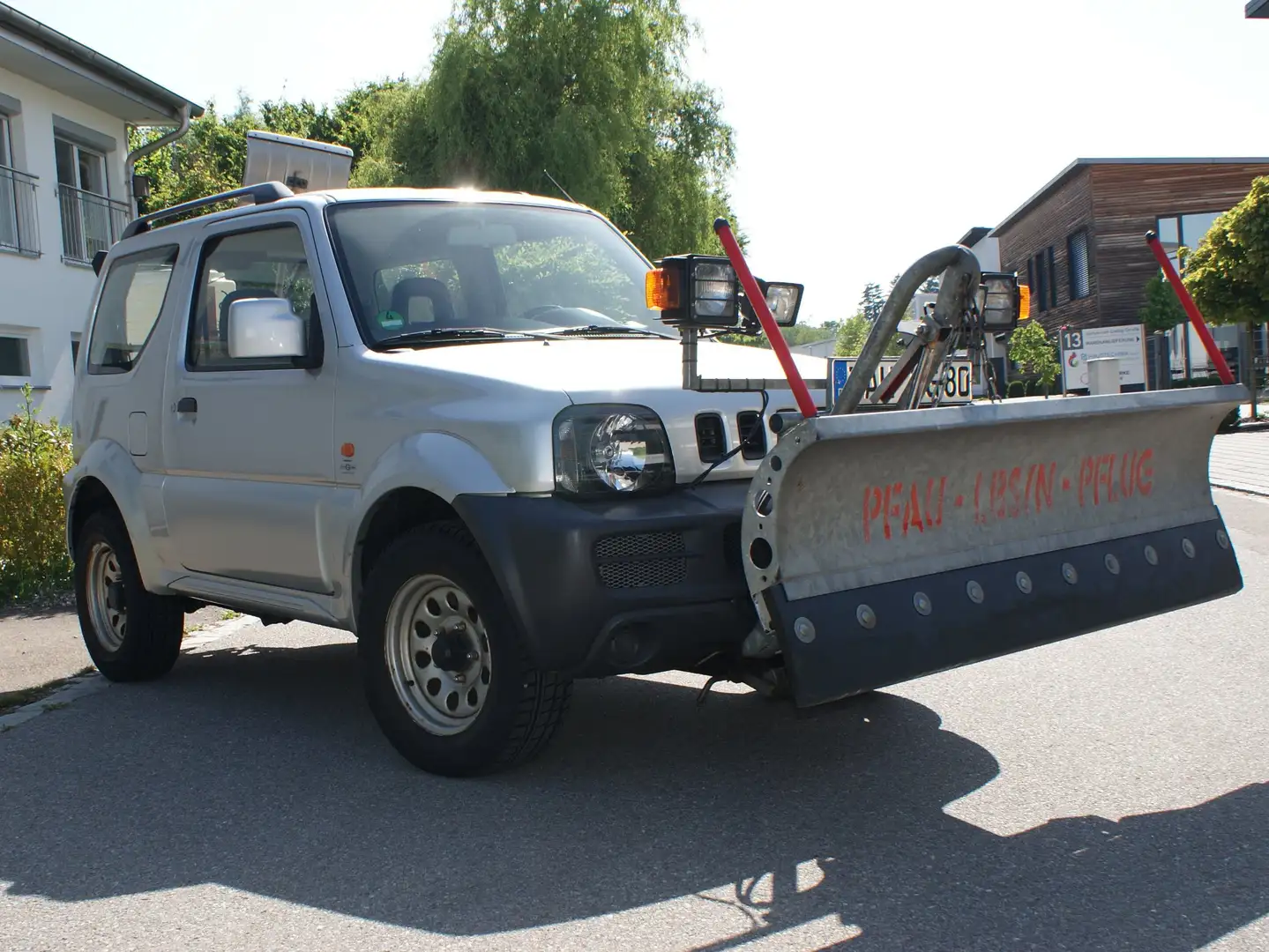 Suzuki Jimny Schneepflug Streuer Silber - 1