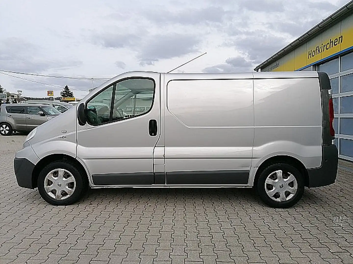 Renault Trafic L1H1 2,7t 2,0 dCi *Klima*ABS *ZV*Servo*el. FH Silber - 2