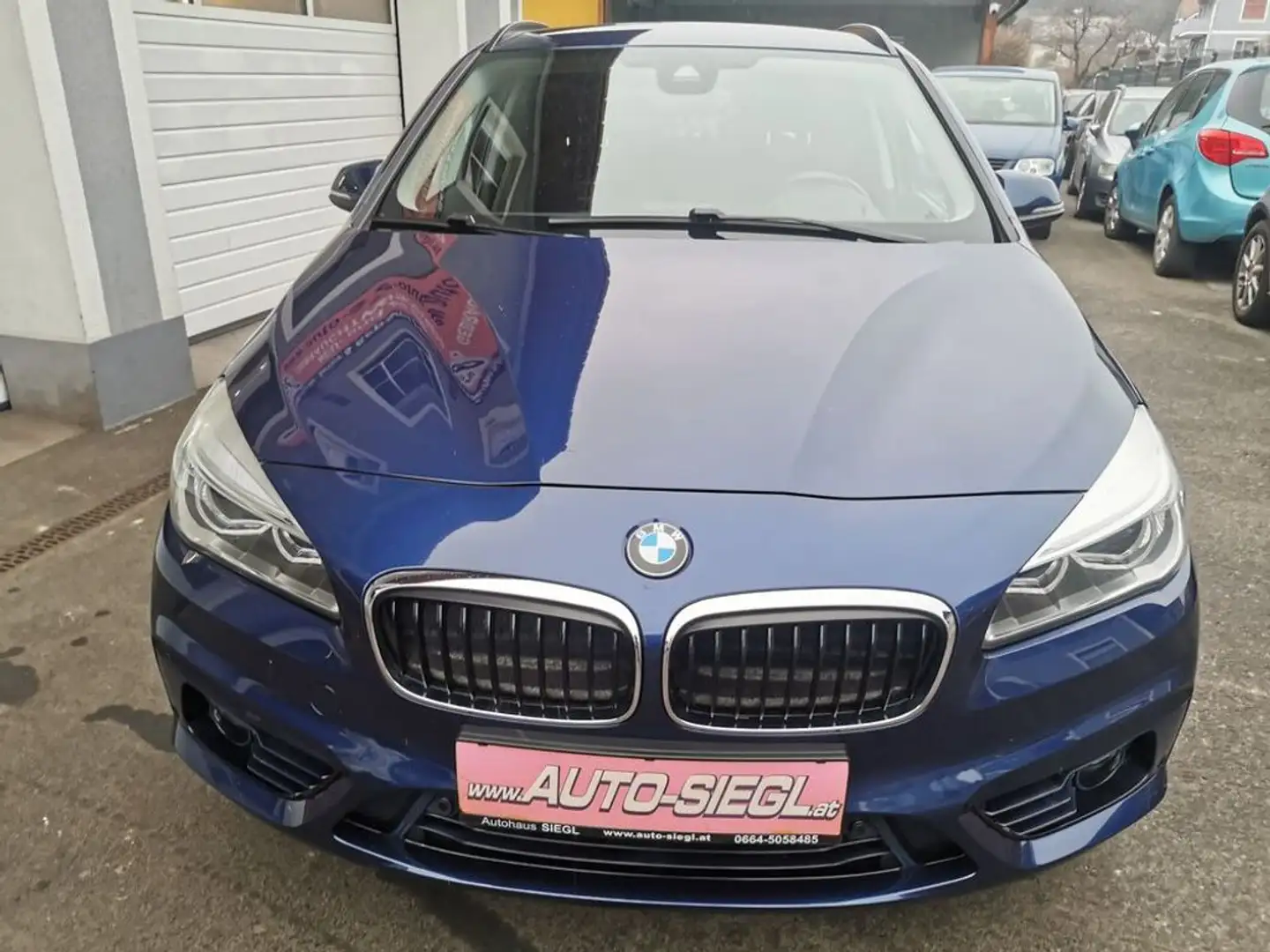 BMW 218 i Sport Line  Aut. Modell 2017 Blau - 2
