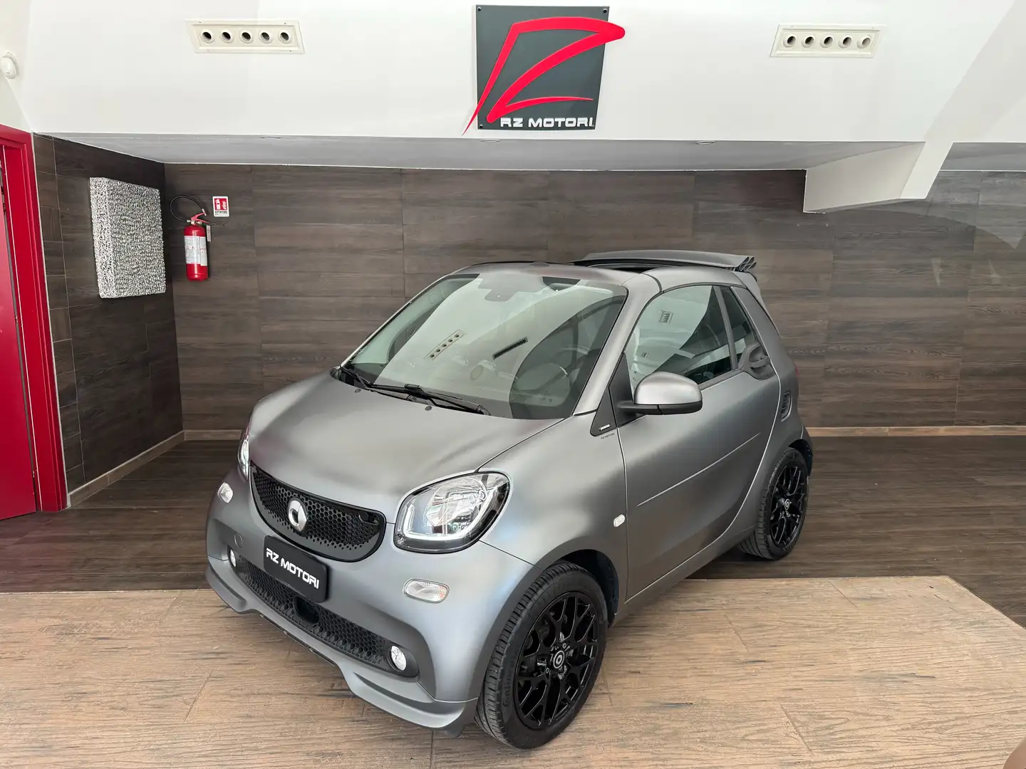 smart forTwo Cabrio 1.0 Suitegrey grey 71cv twinamic-LED-NAVI Gris - 1