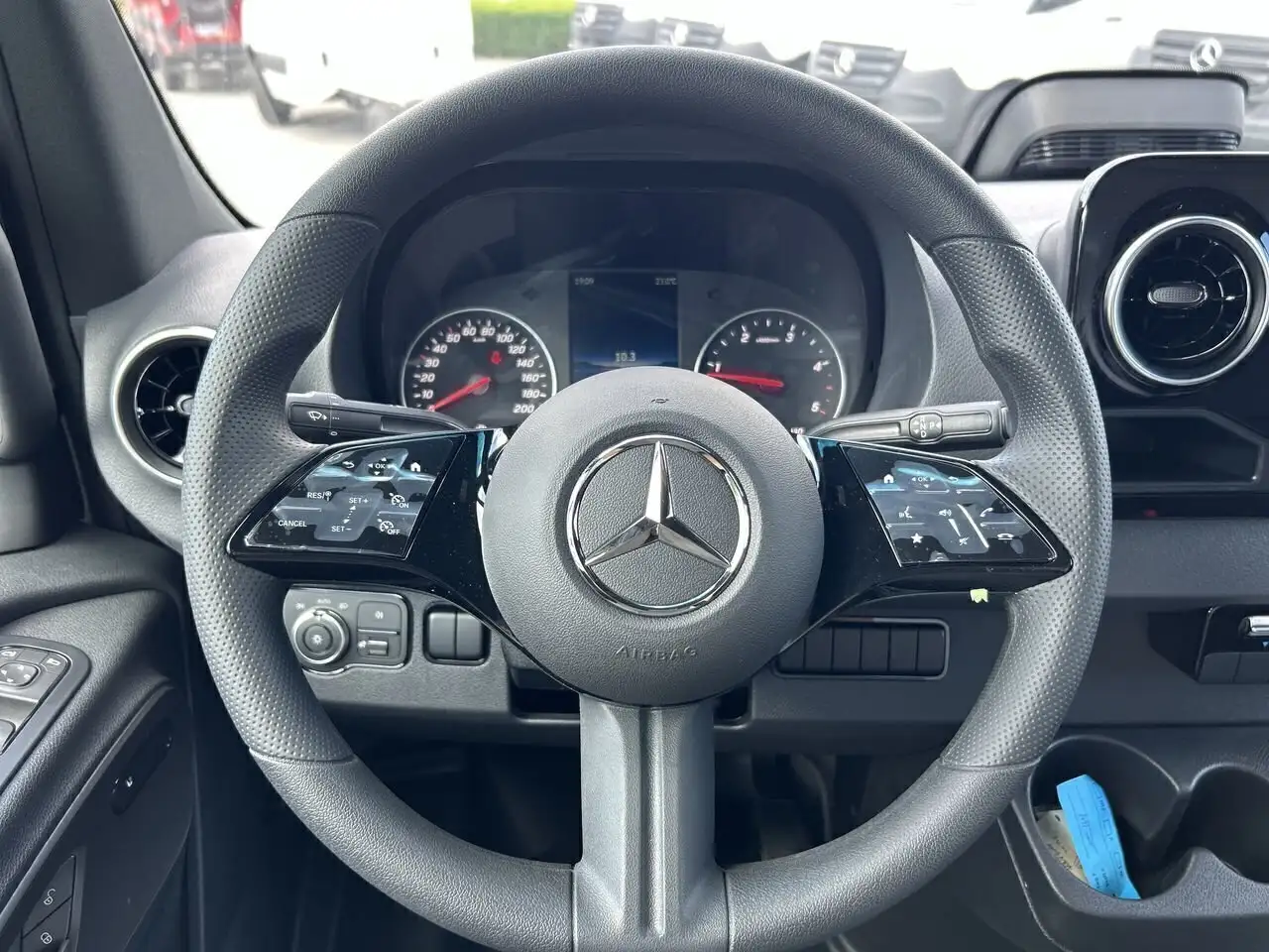 Mercedes-Benz Sprinter photo Mercedes-Benz Sprinter