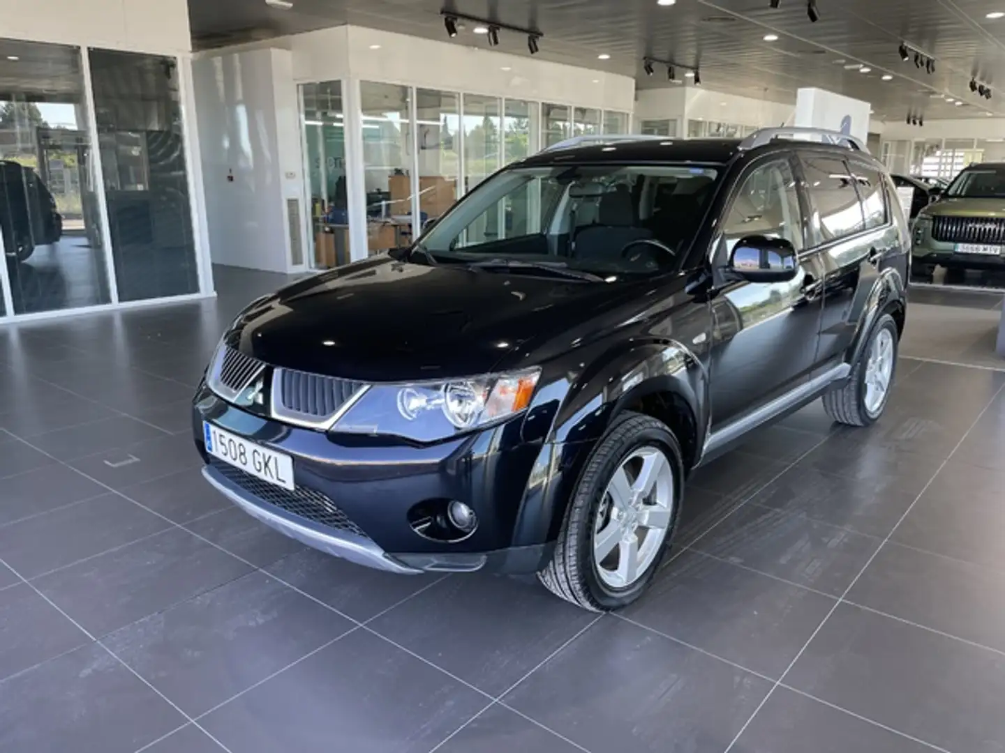 Mitsubishi Outlander 2.0DI-D Invite Zwart - 2
