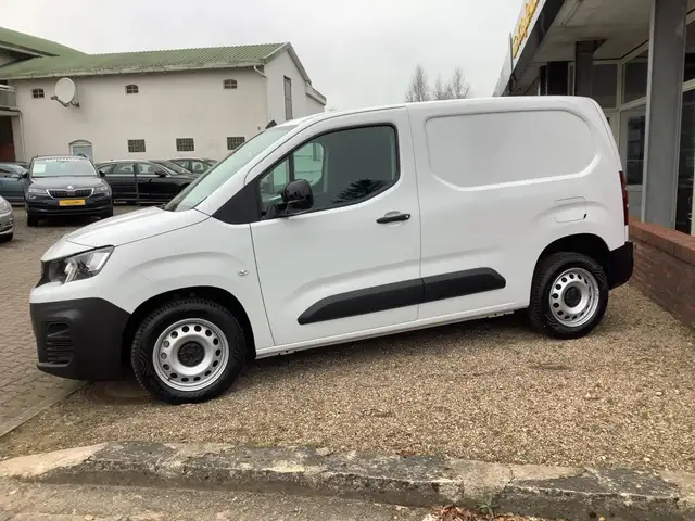 Peugeot Partner 1,5 BLUE HDI / AHK/ALLWETTERREIFEN/CAM