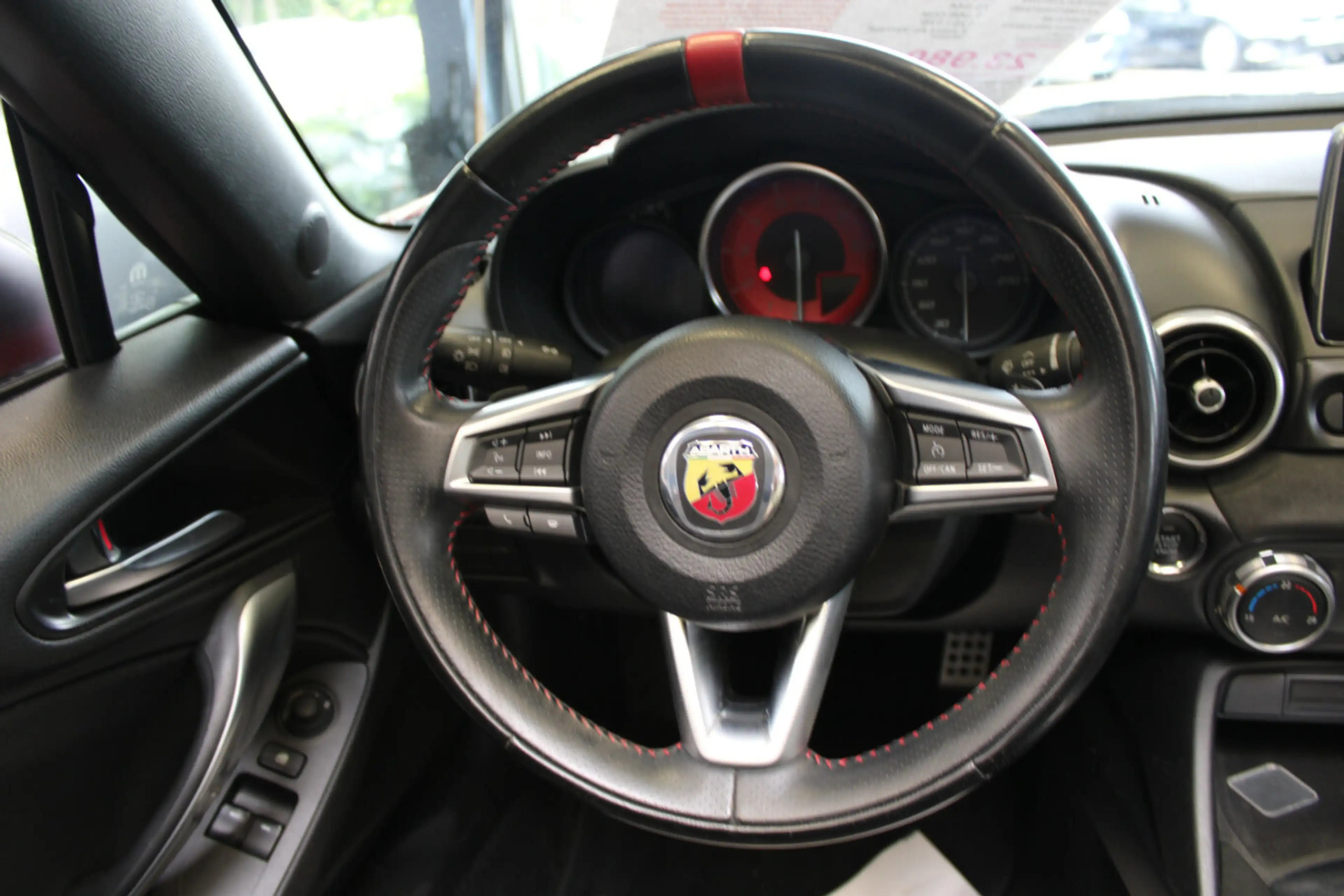 Abarth 124 Spider Serie 0 Turismo 1.4 MultiAir Turbo — photo 11