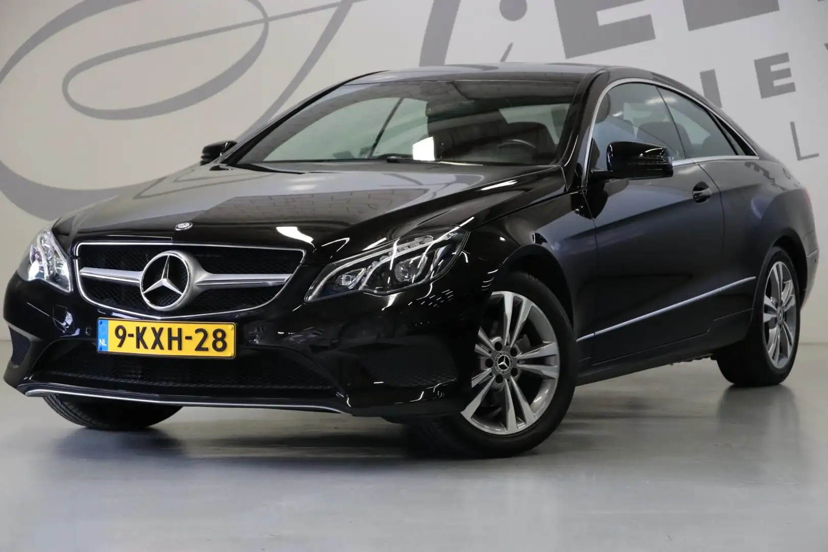 Mercedes-Benz E 200 Coupé Zwart - 1
