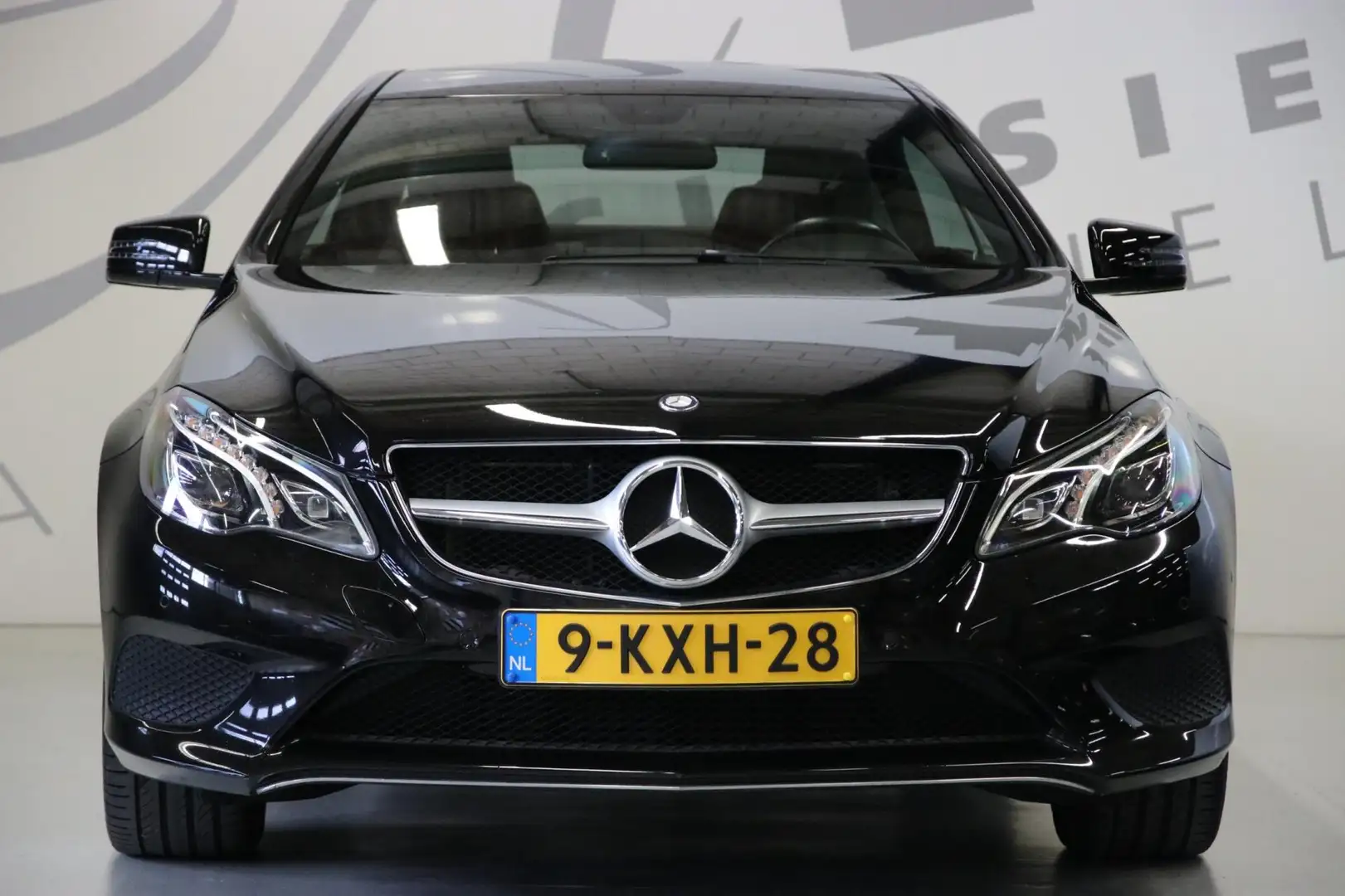 Mercedes-Benz E 200 Coupé Zwart - 2