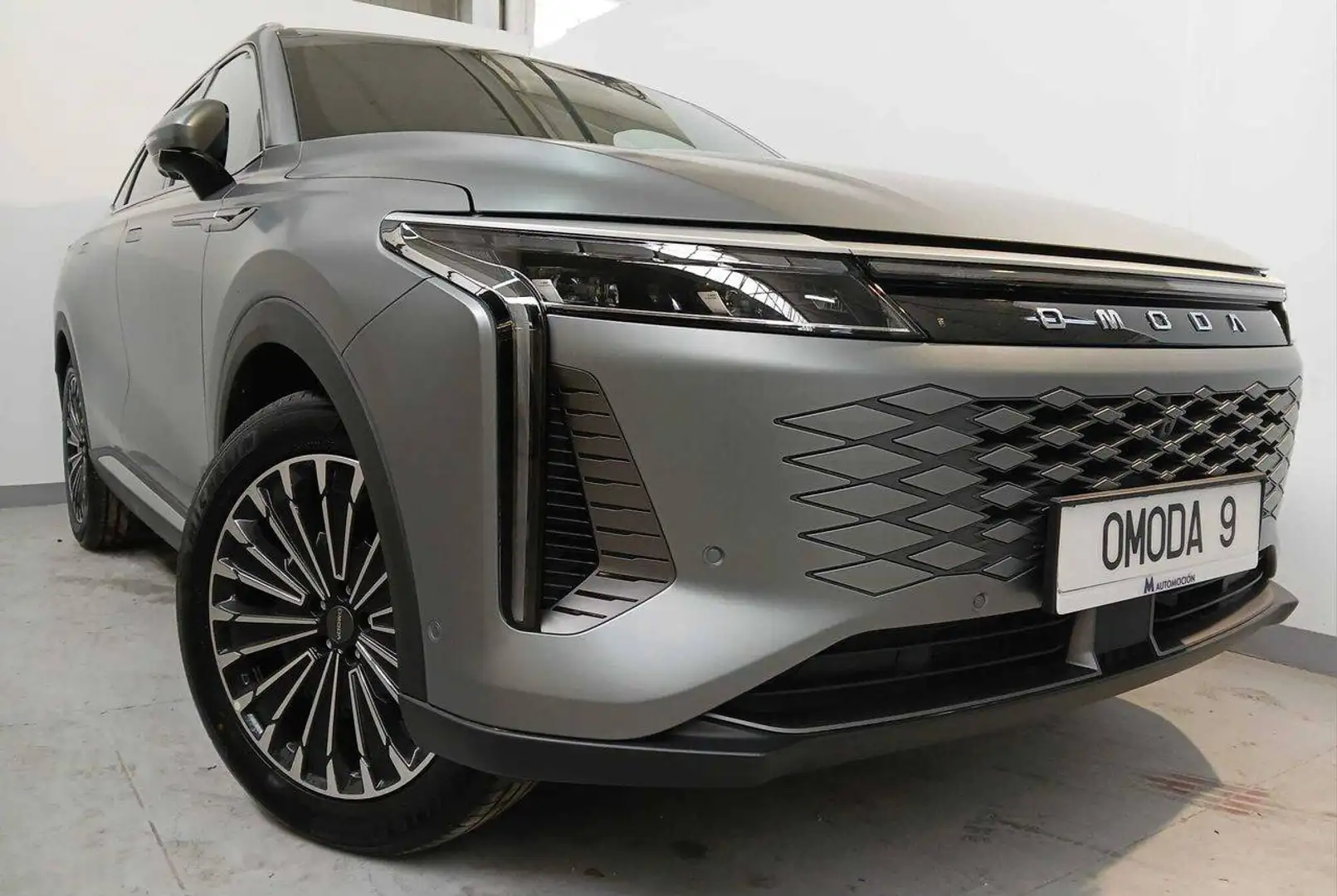Omoda 9 1.5 PHEV Premium Line Grau - 1