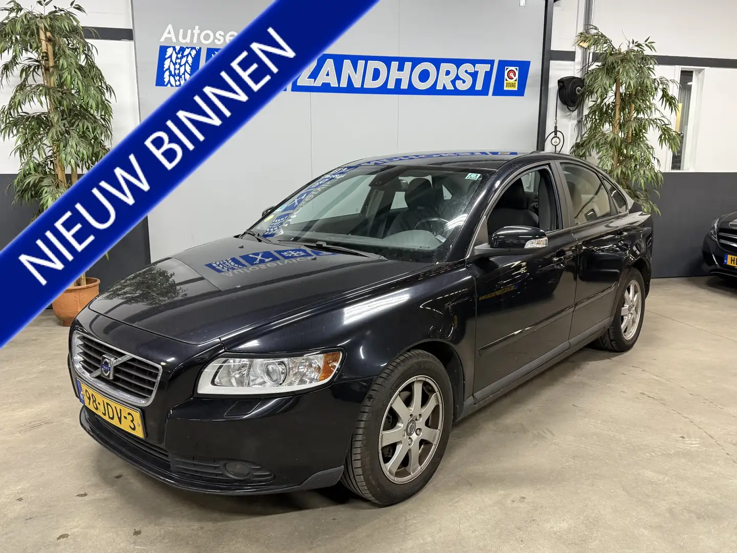 Volvo S40 1.8 Kinetic Zwart - 1