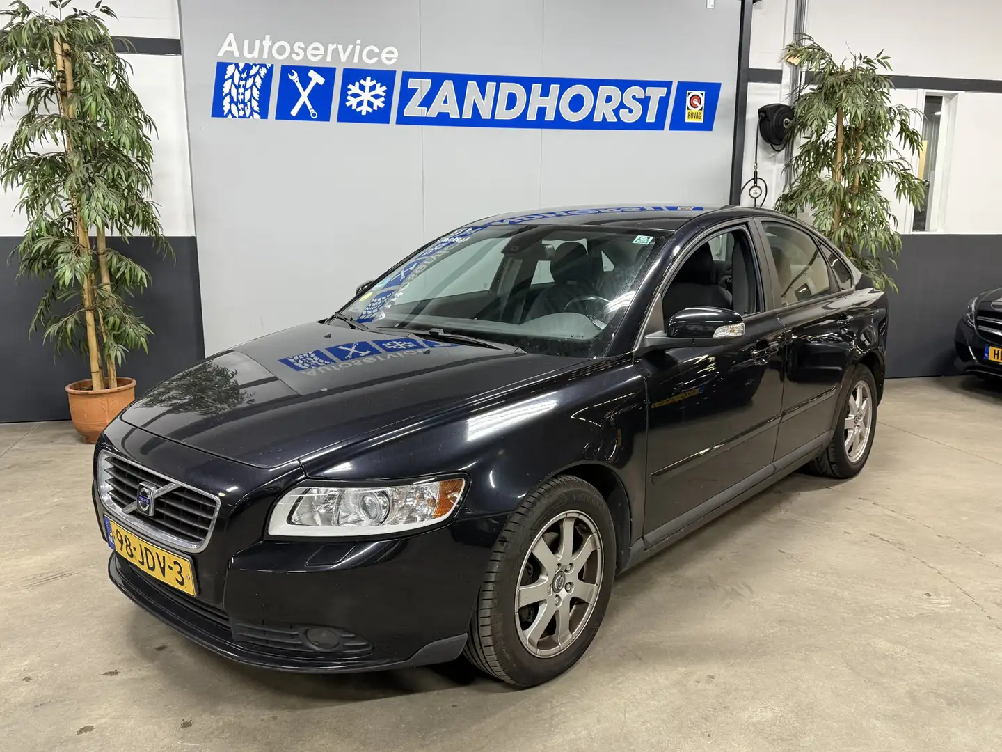 Volvo S40 1.8 Kinetic Noir - 1
