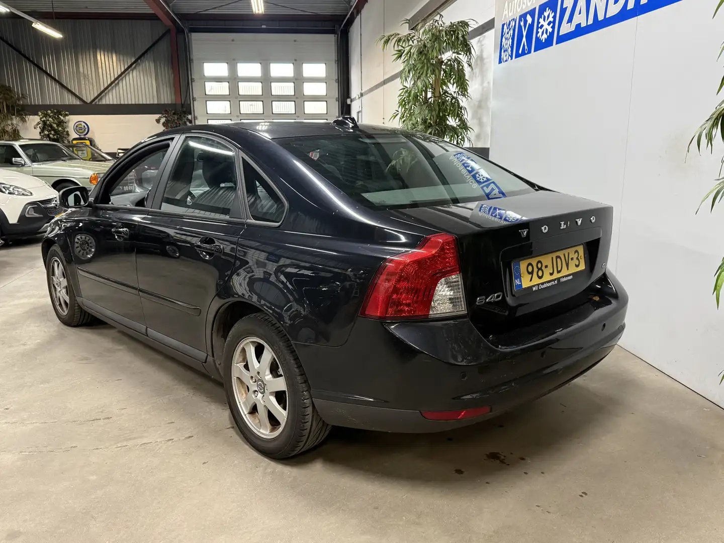 Volvo S40 1.8 Kinetic Zwart - 2