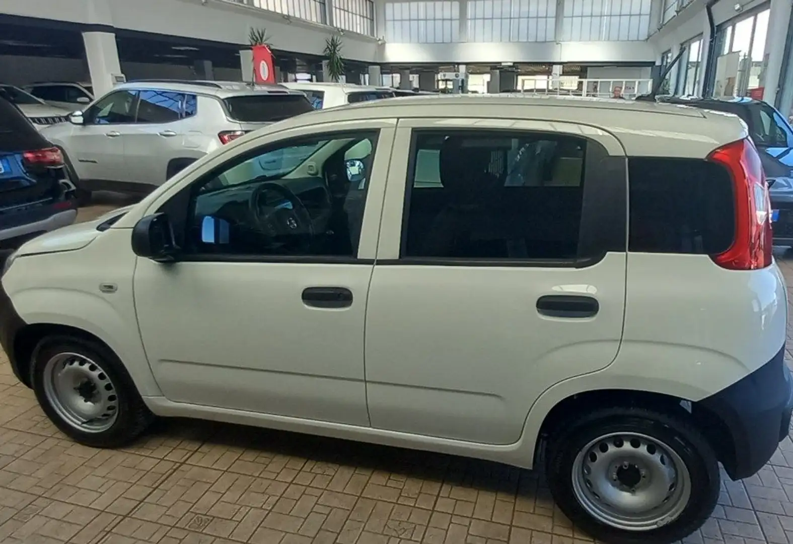 Fiat Panda 1.0 GSE S&S Hybrid Pop Van 2 posti Bianco - 2