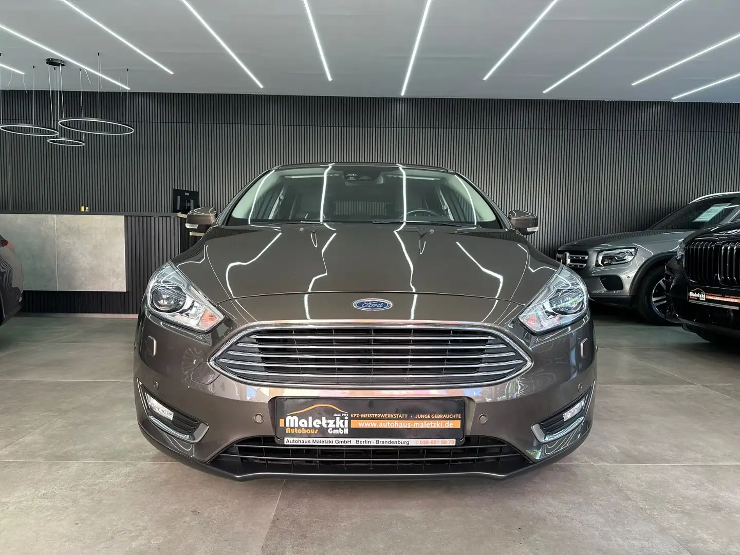 Ford Focus 1.0 Turnier Titanium*Keyless*Lenk.Hz*PDC* Braun - 2