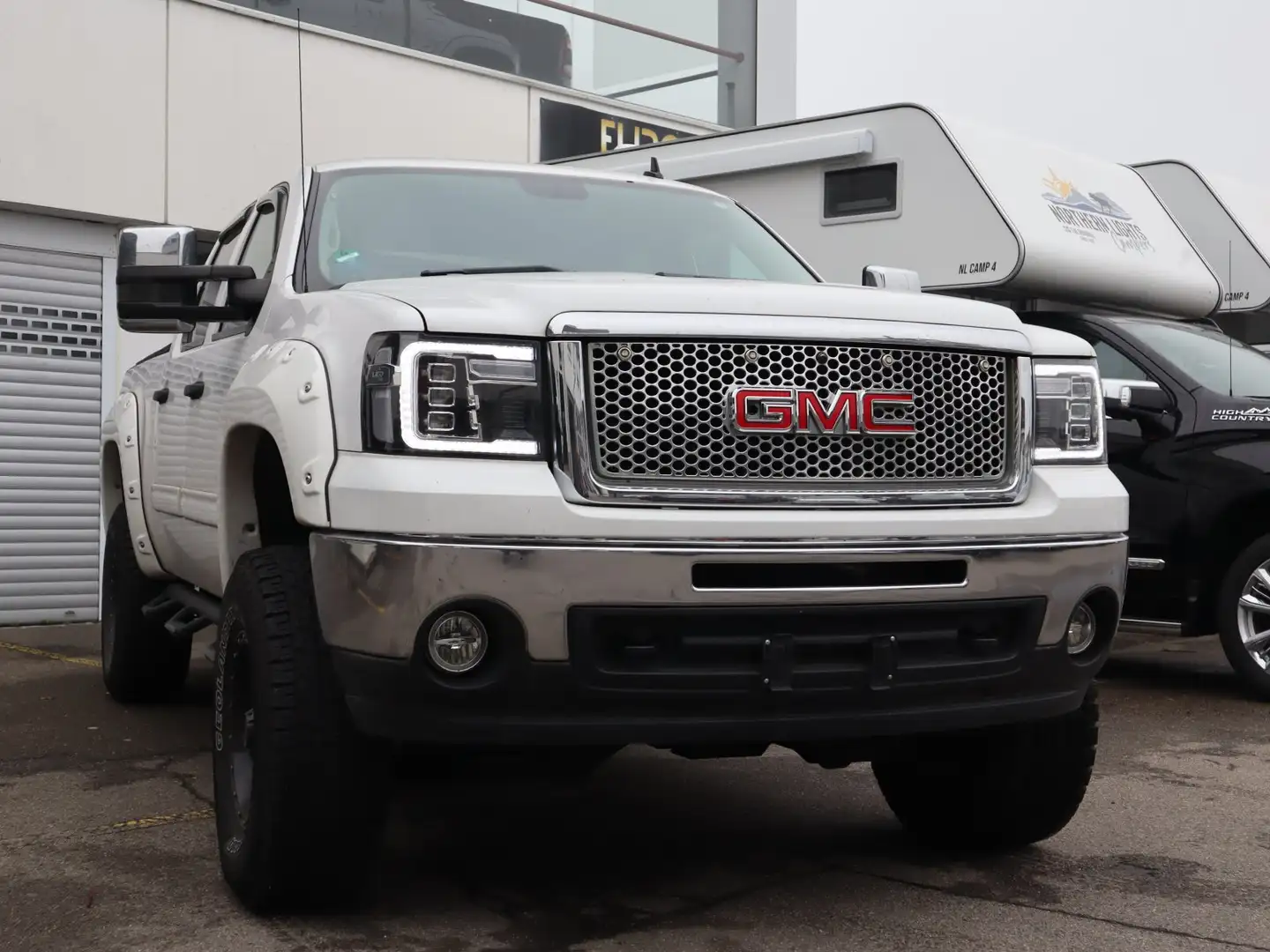 GMC Sierra 15005,3ltr V8 SLE LPG Höher Breiter LED Weiß - 1