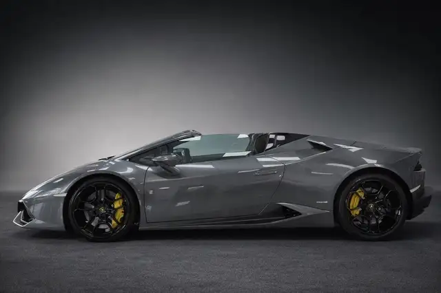 Lamborghini Huracan view 4