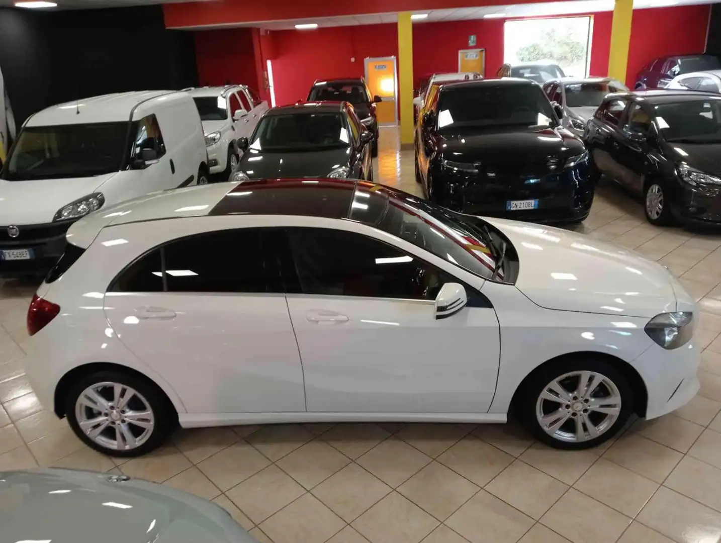 Mercedes-Benz A 180 d Sport ** TETTO PANORAMA ** Bianco - 1