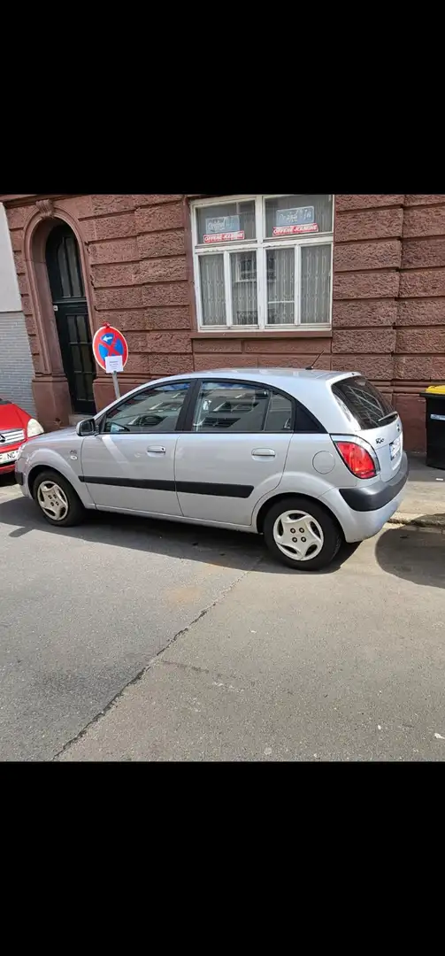 Kia Rio 1.4 Spirit - 1