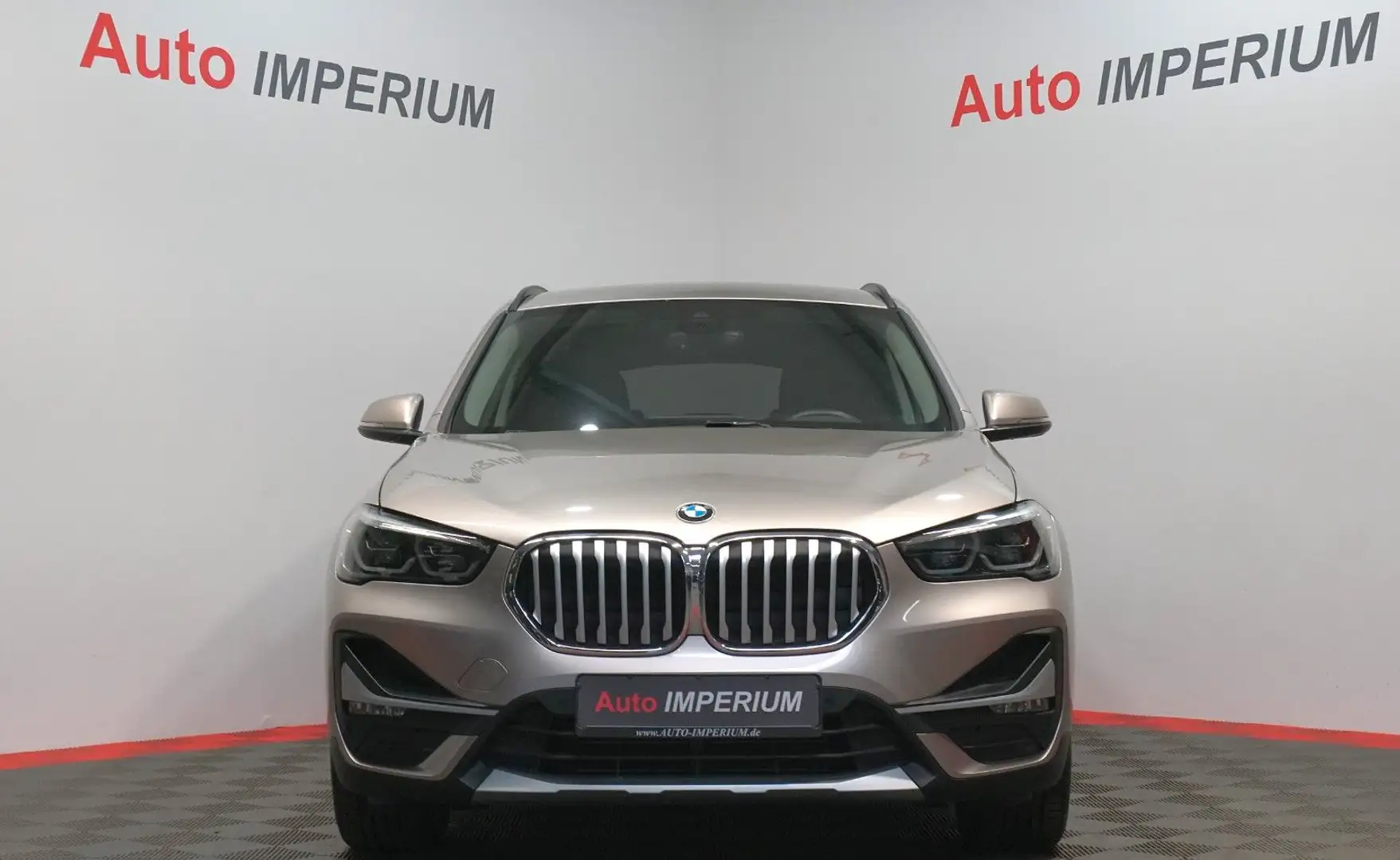 BMW X1 xDrive 20 d xLine*ACC*AHK*RfK*LED*DAB Silber - 2